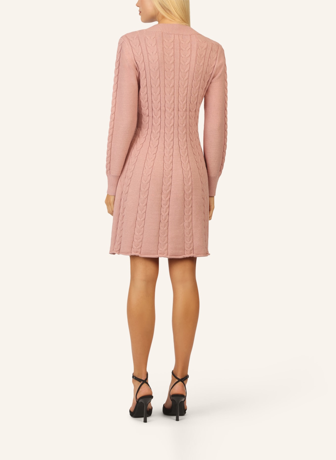 APART Strickkleid: HELLLILA