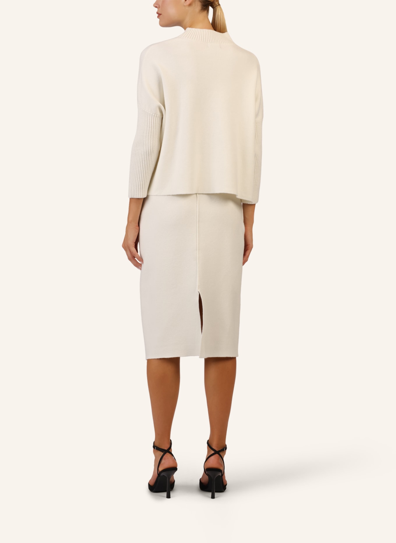 APART Oversized Pullover: CREME