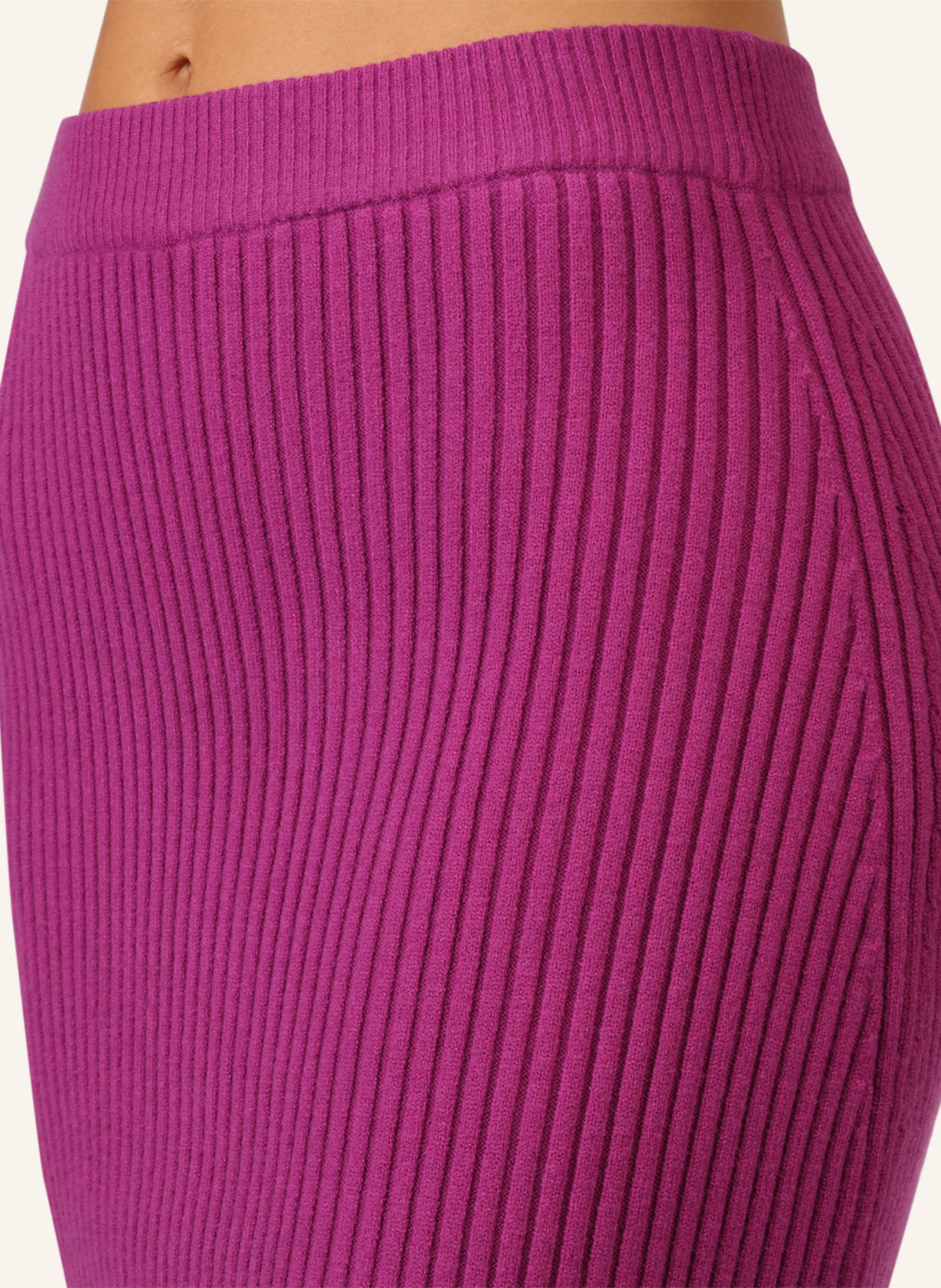 APART Rippenstrickrock: LILA