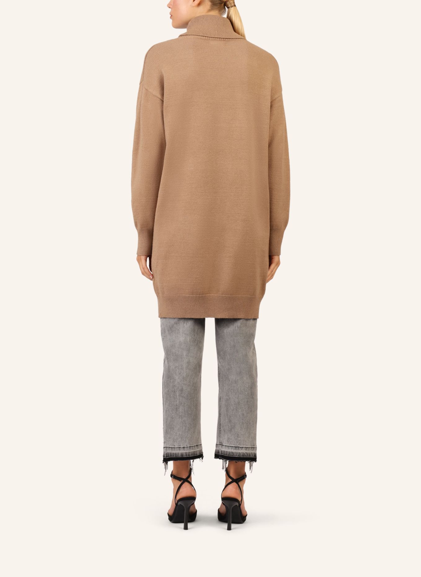 APART Overside Strickkleid: CAMEL