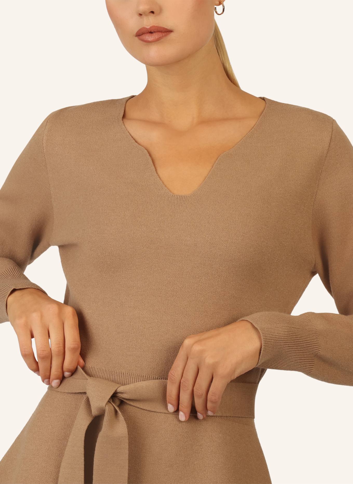 APART Strickkleid: CAMEL