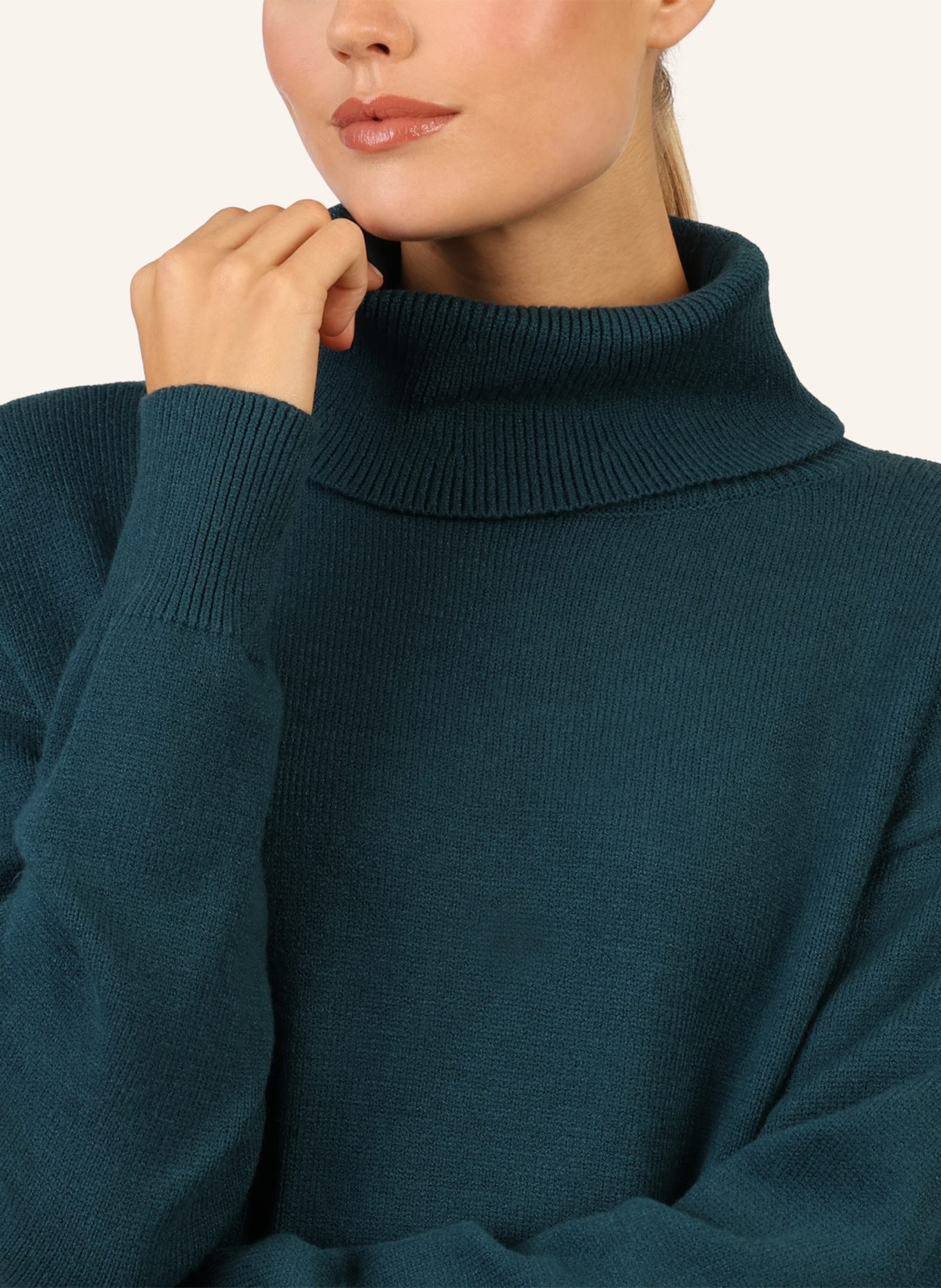 APART Overside Strickkleid: DUNKELGRÜN