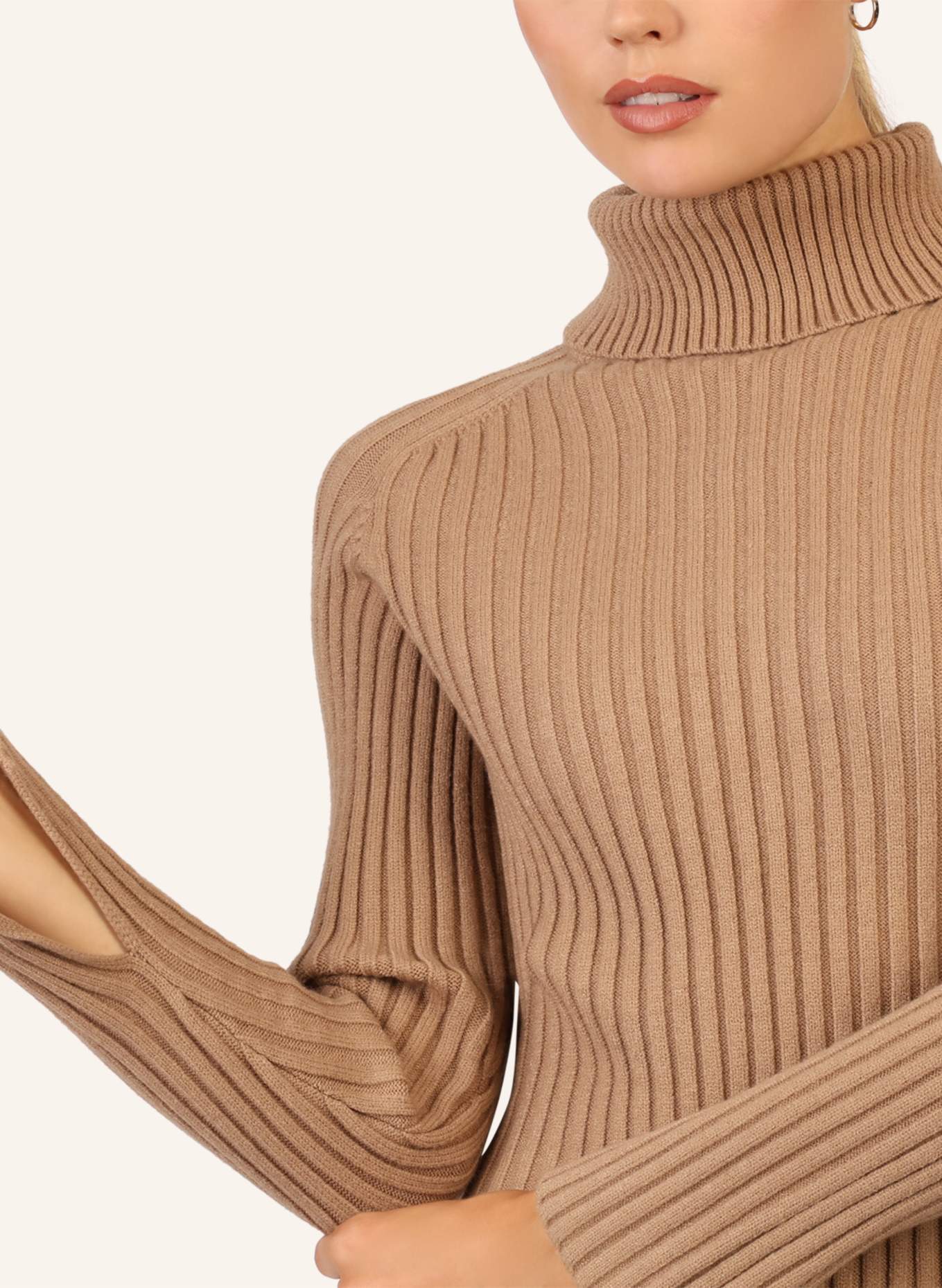 APART Rippenstrickkleid: CAMEL