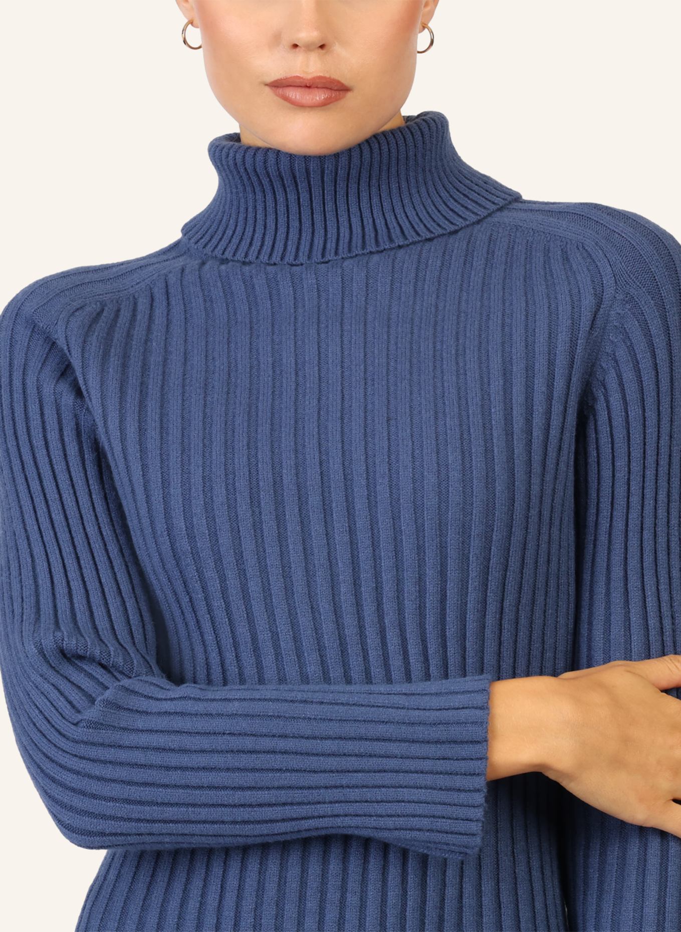 APART Rippenstrickkleid: BLAU