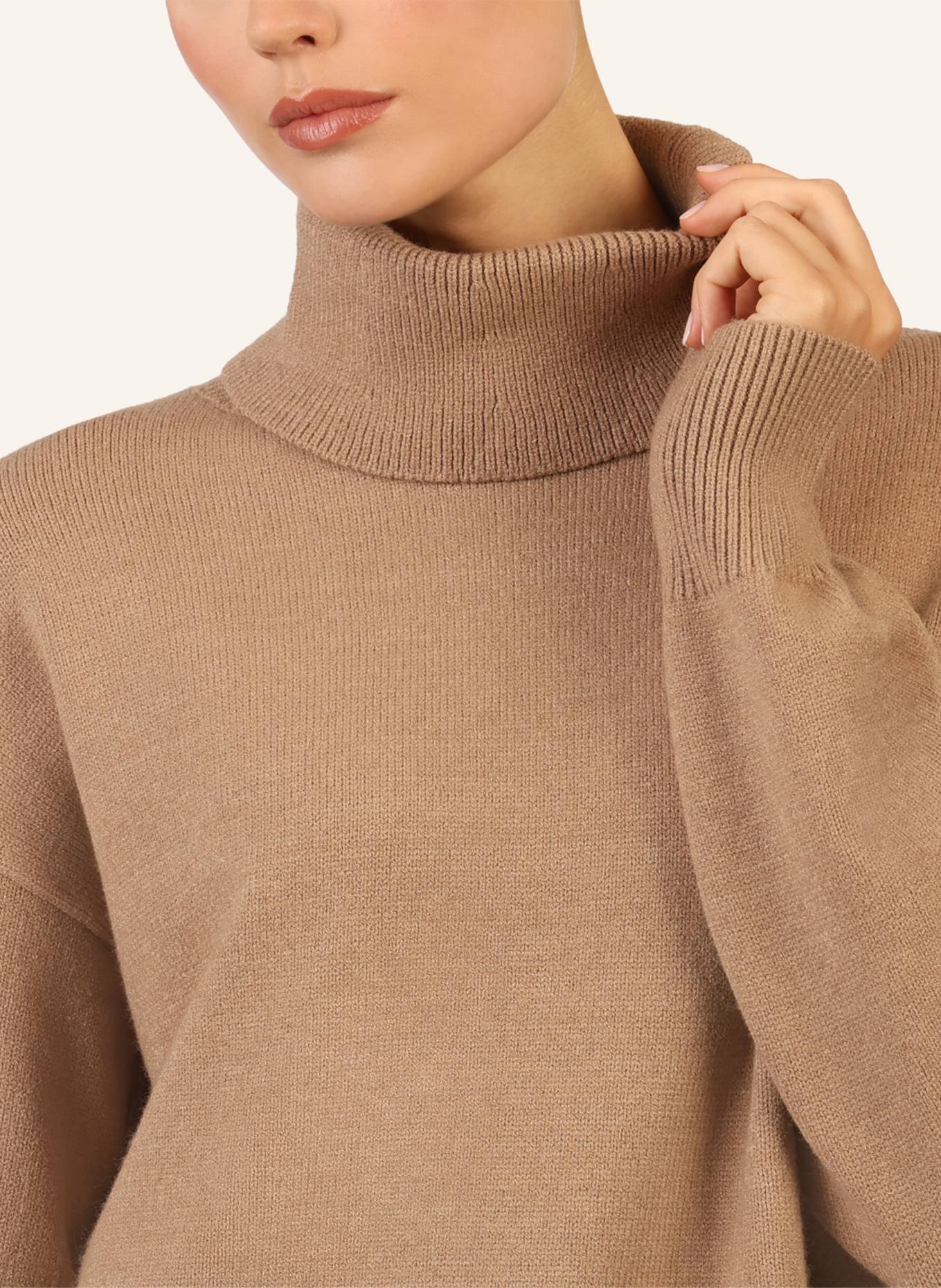 APART Overside Strickkleid: CAMEL