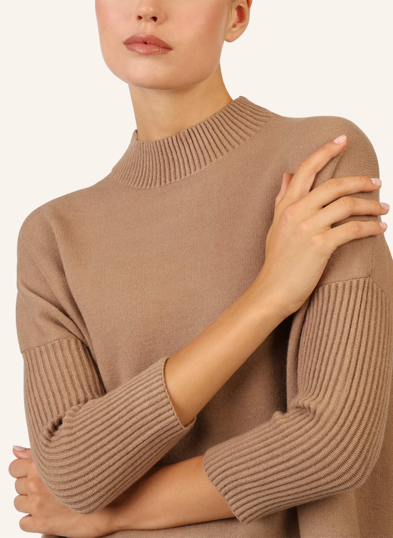 APART Oversized Pullover: CAMEL