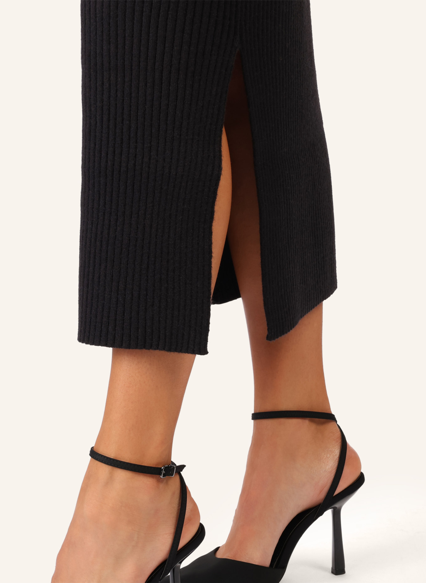 APART Rippenstrickrock: SCHWARZ