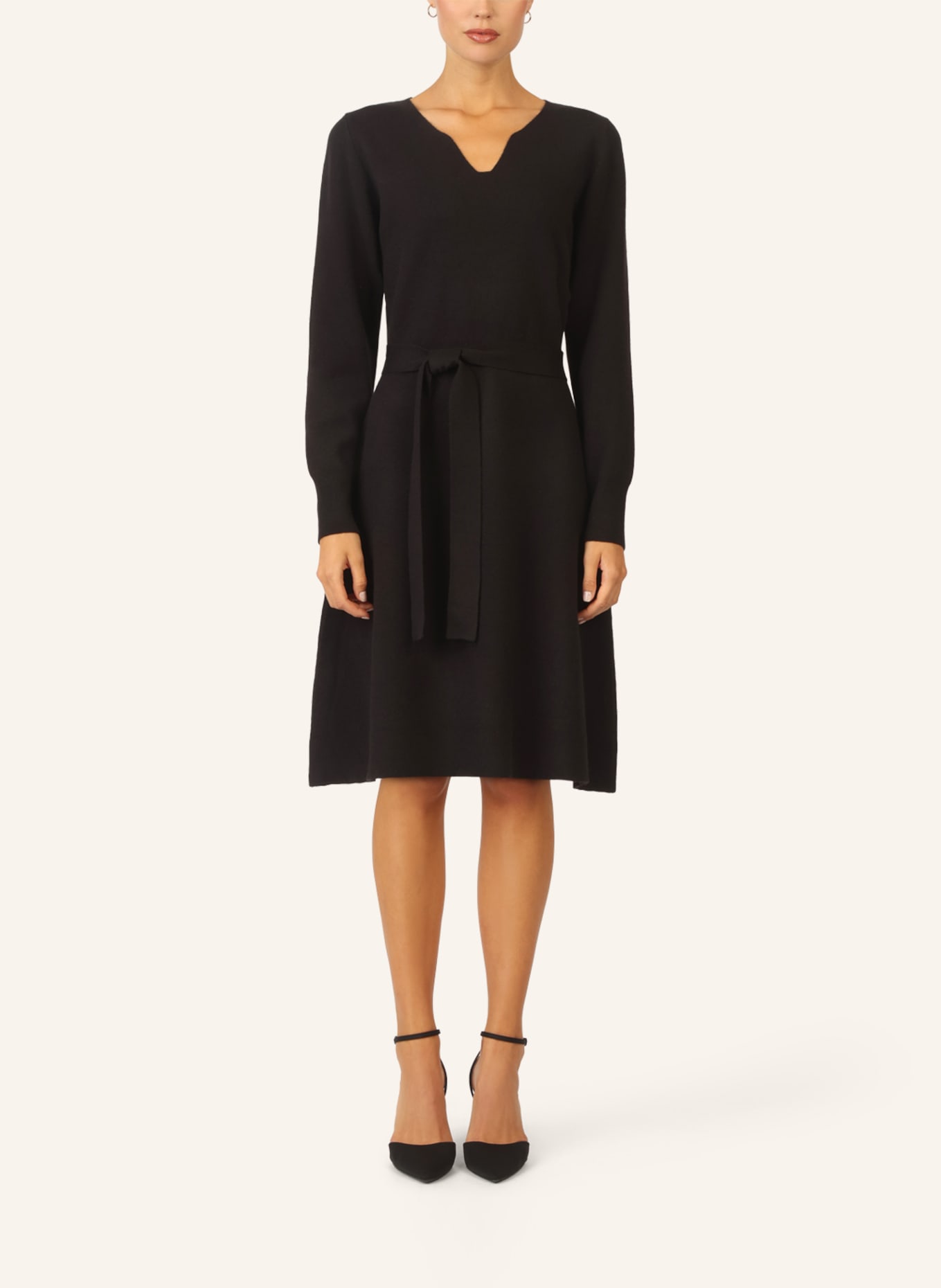 APART Strickkleid: SCHWARZ