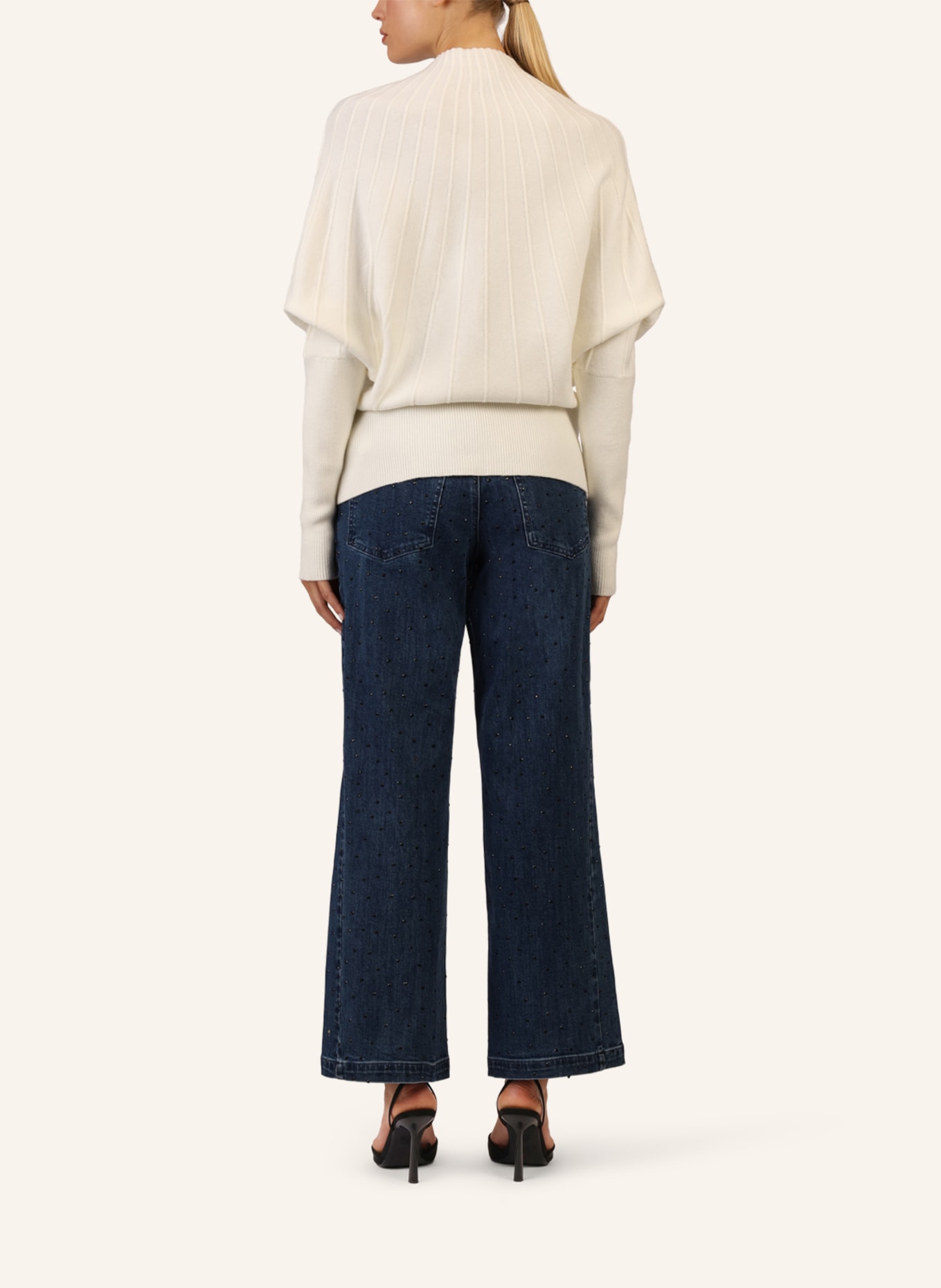 APART Pullover: CREME