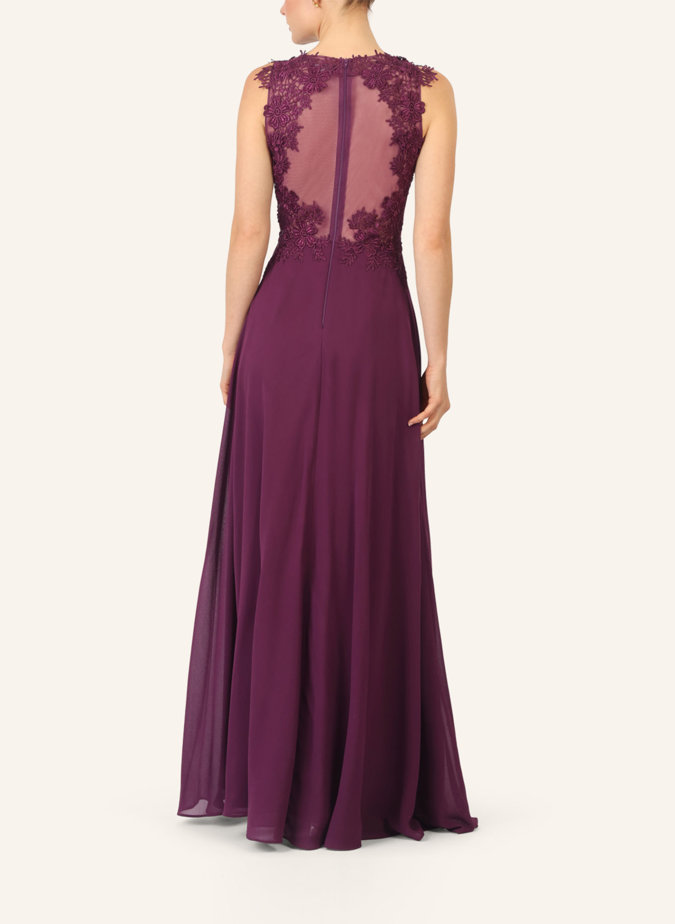 APART Abendkleid mit Lochspitze und Schmucksteinen: DUNKELLILA