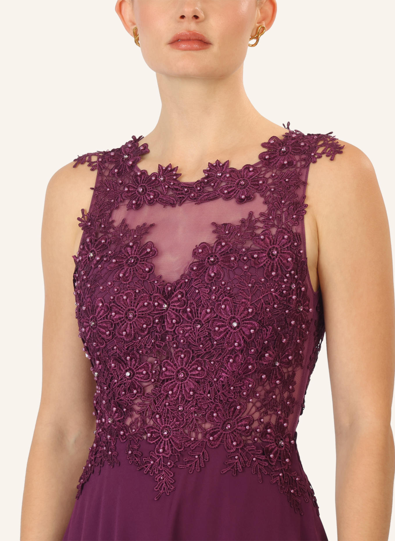 APART Abendkleid mit Lochspitze und Schmucksteinen: DUNKELLILA