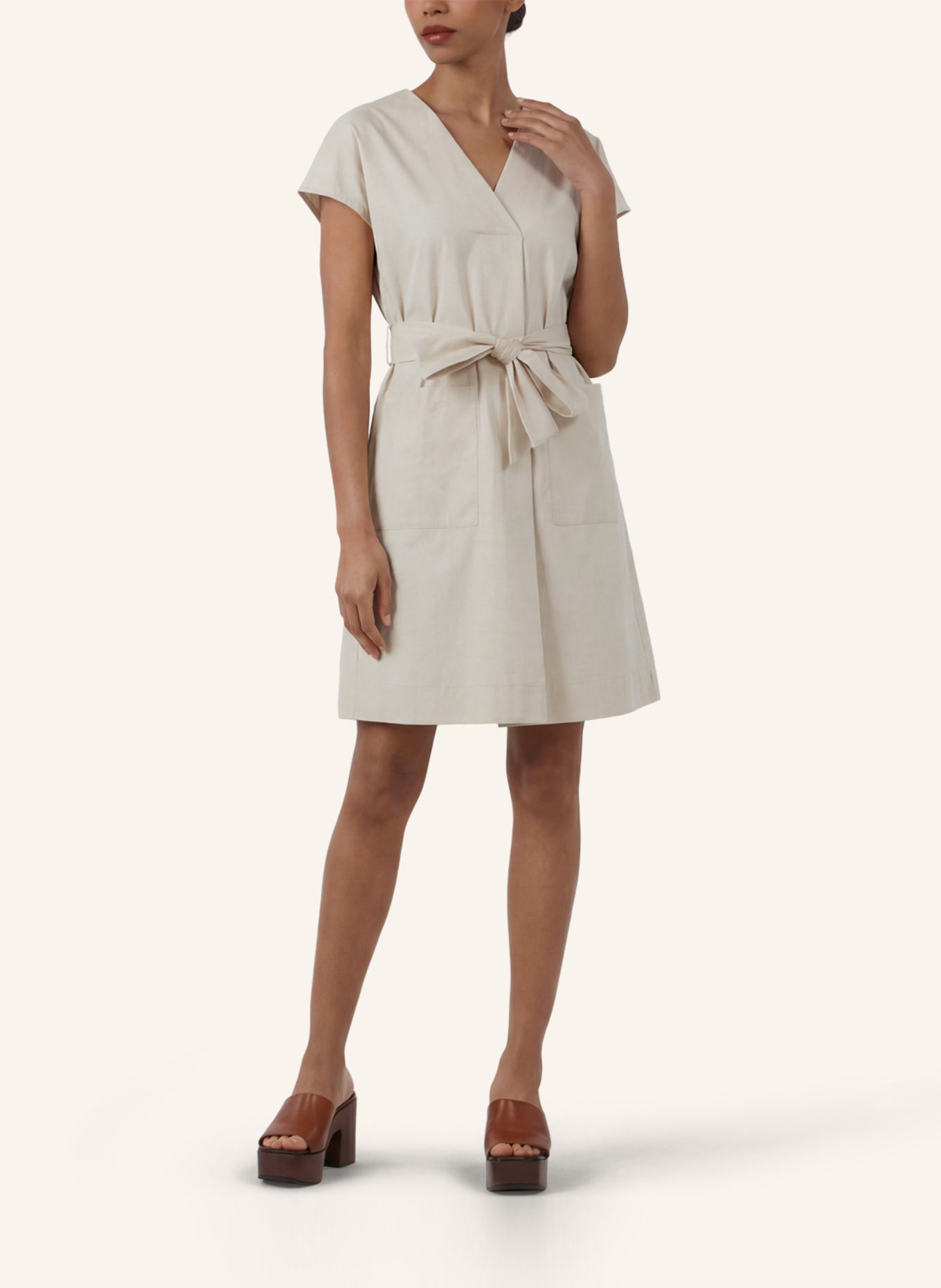 APART Kleid: BEIGE