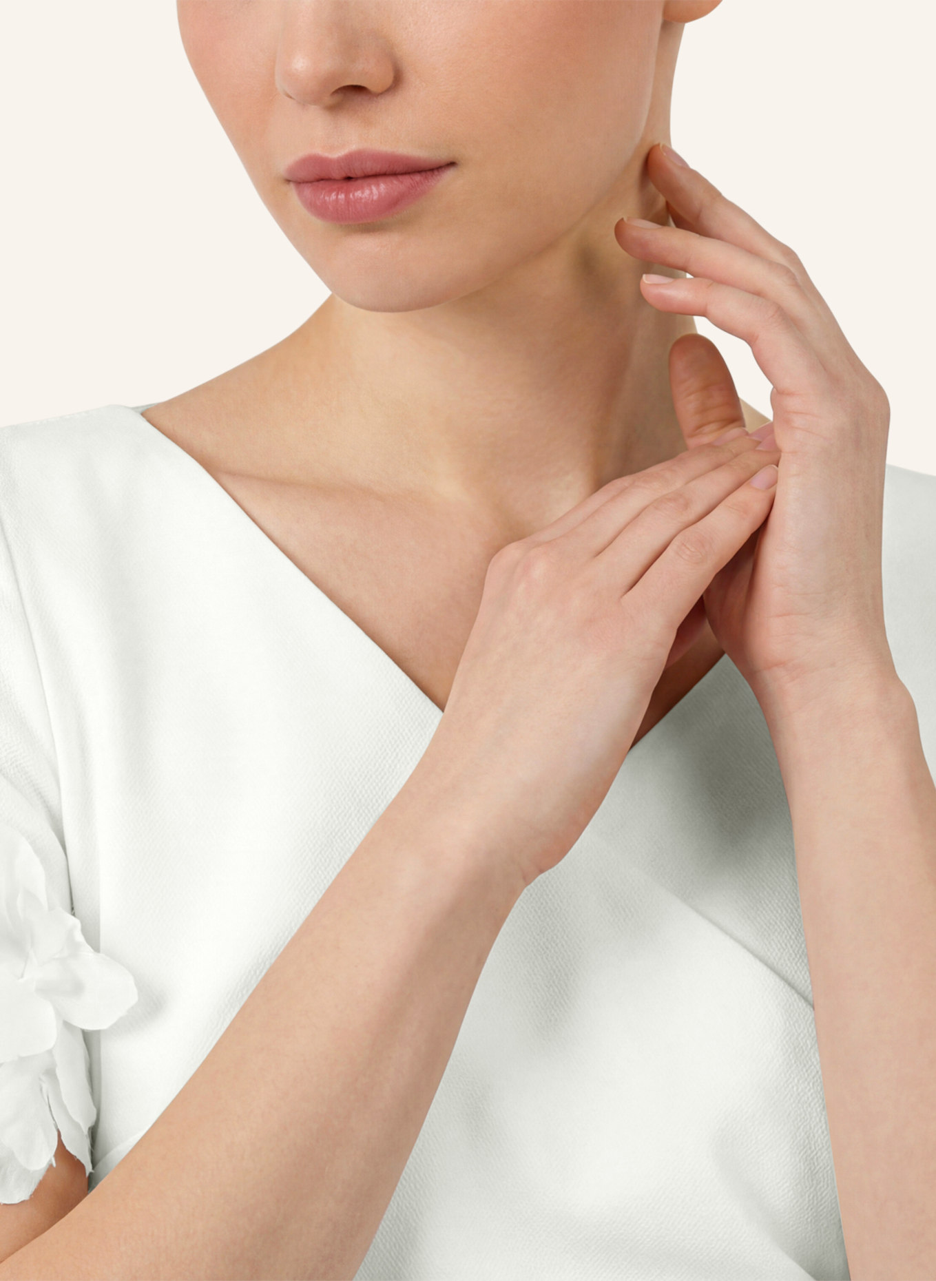 APART Kurzes Hochzeitskleid: CREME