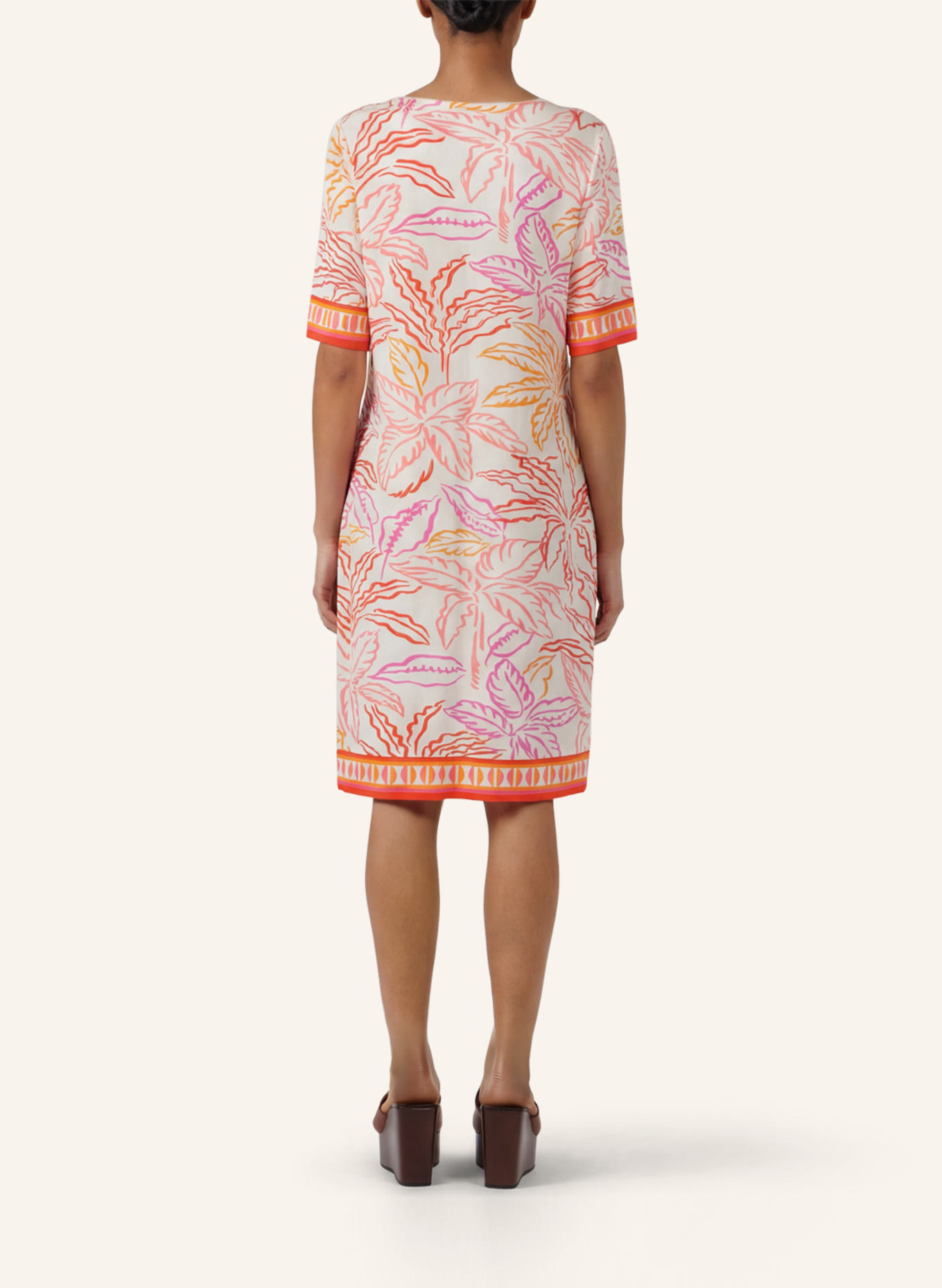 APART Jerseykleid: CREME/ NUDE