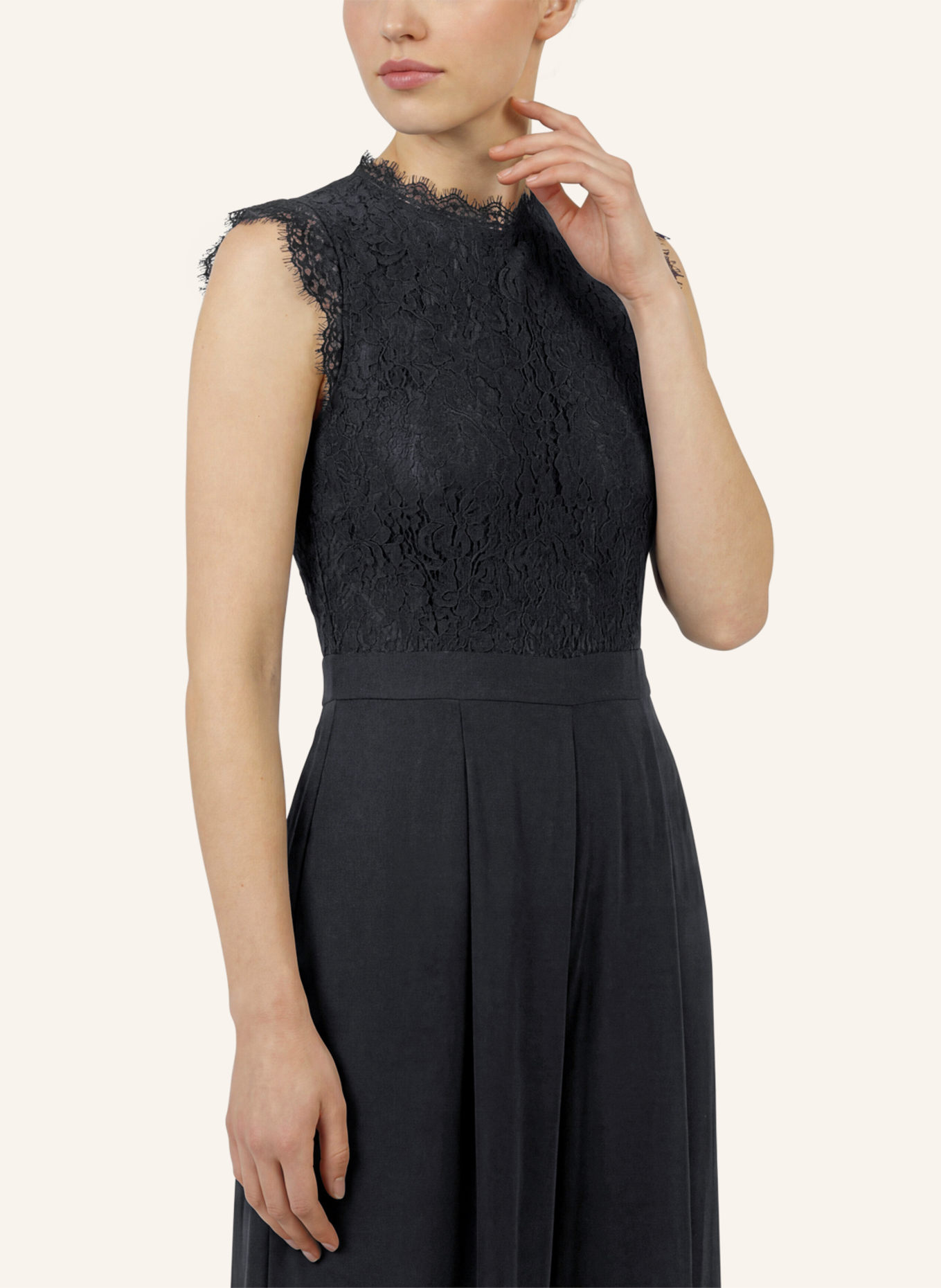 APART Overall mit Spitzenoberteil: SCHWARZ