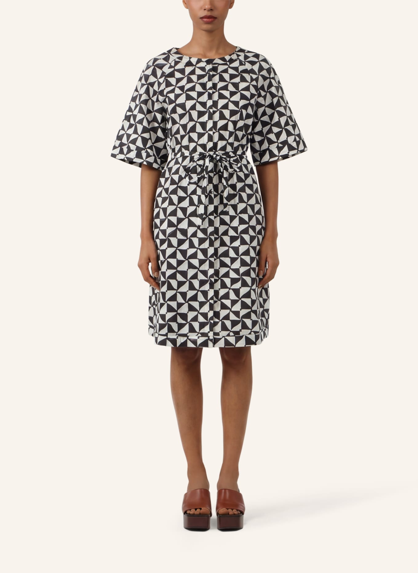 APART Kurzes Kleid: SCHWARZ/ CREME