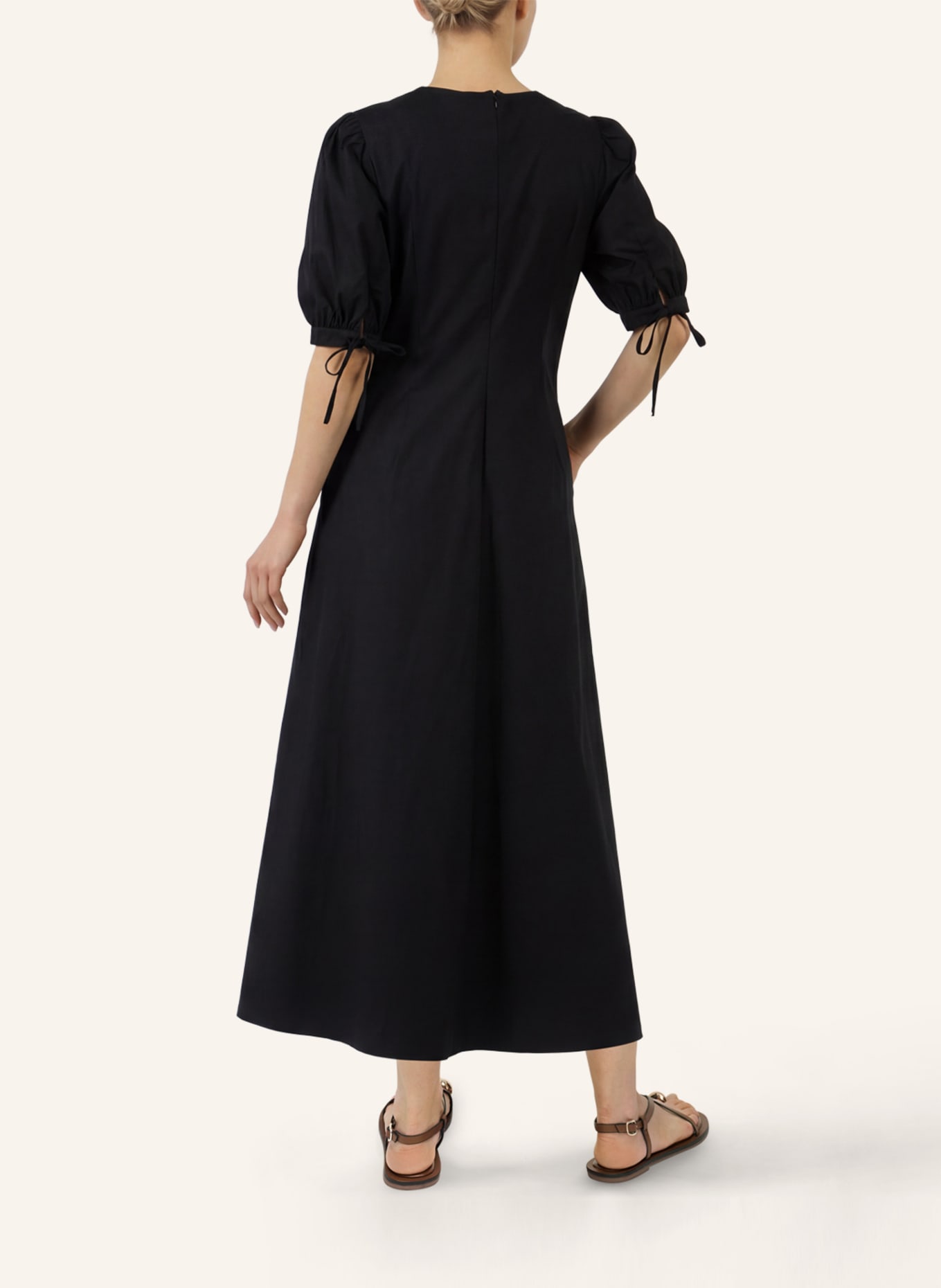 APART Langes Kleid: SCHWARZ