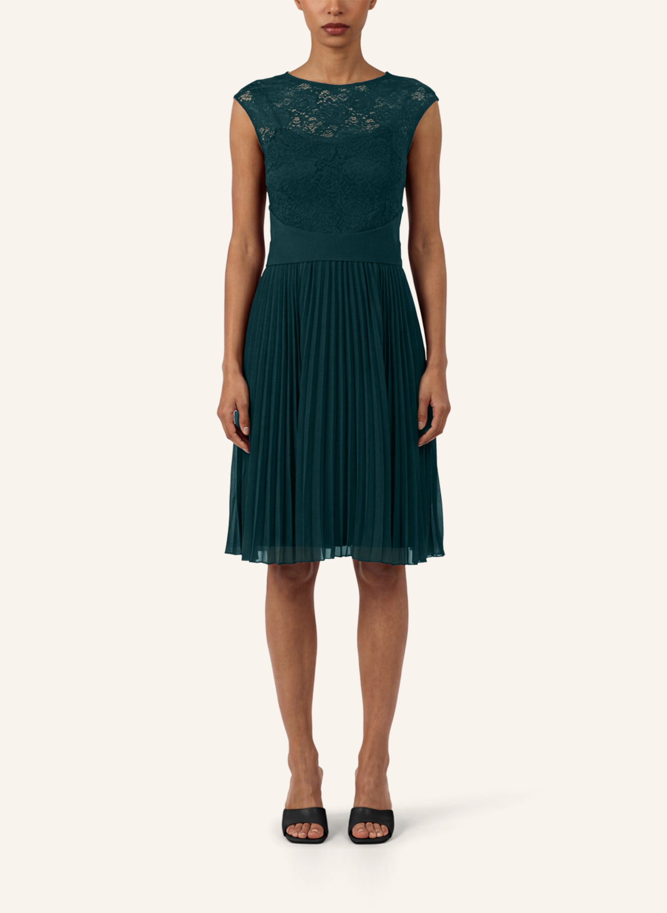 APART Cocktailkleid: DUNKELGRÜN