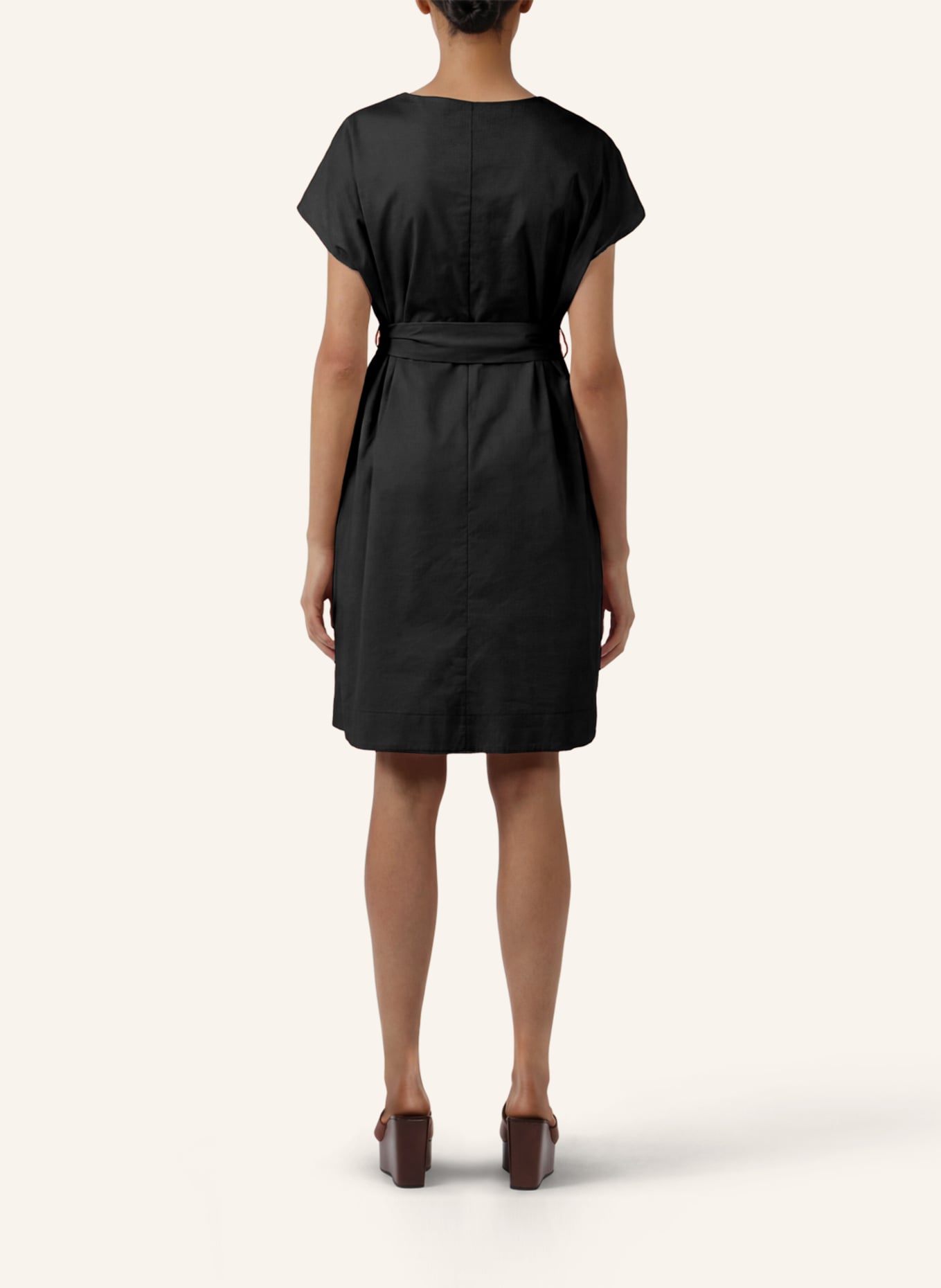 APART Kleid: SCHWARZ