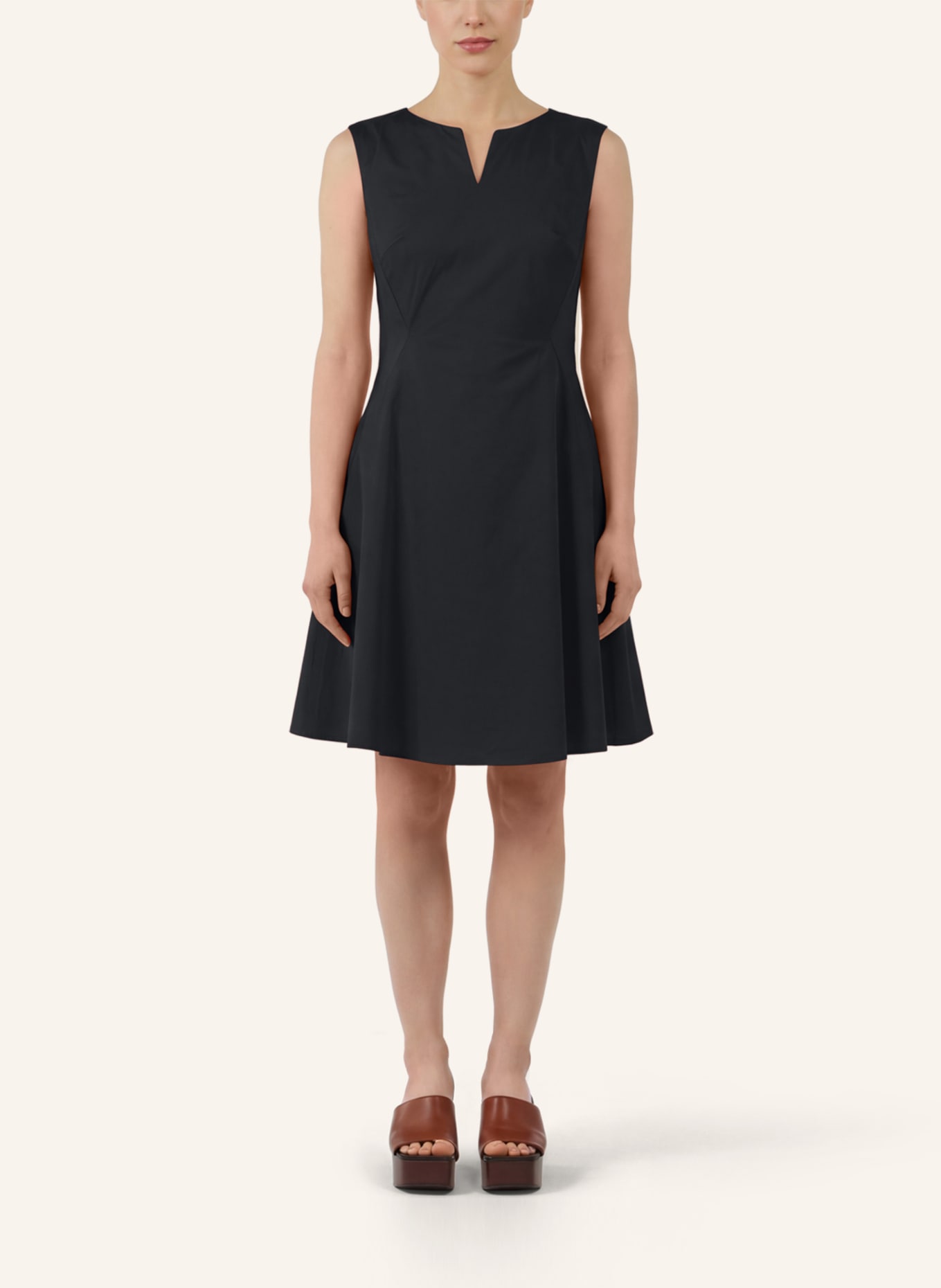 APART Kleid: SCHWARZ