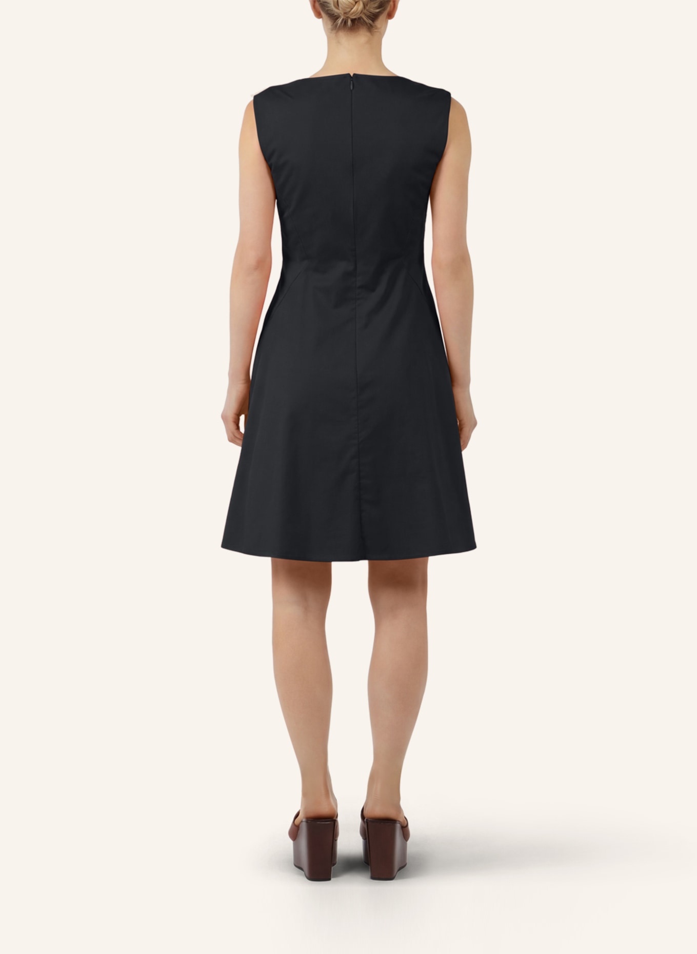 APART Kleid: SCHWARZ