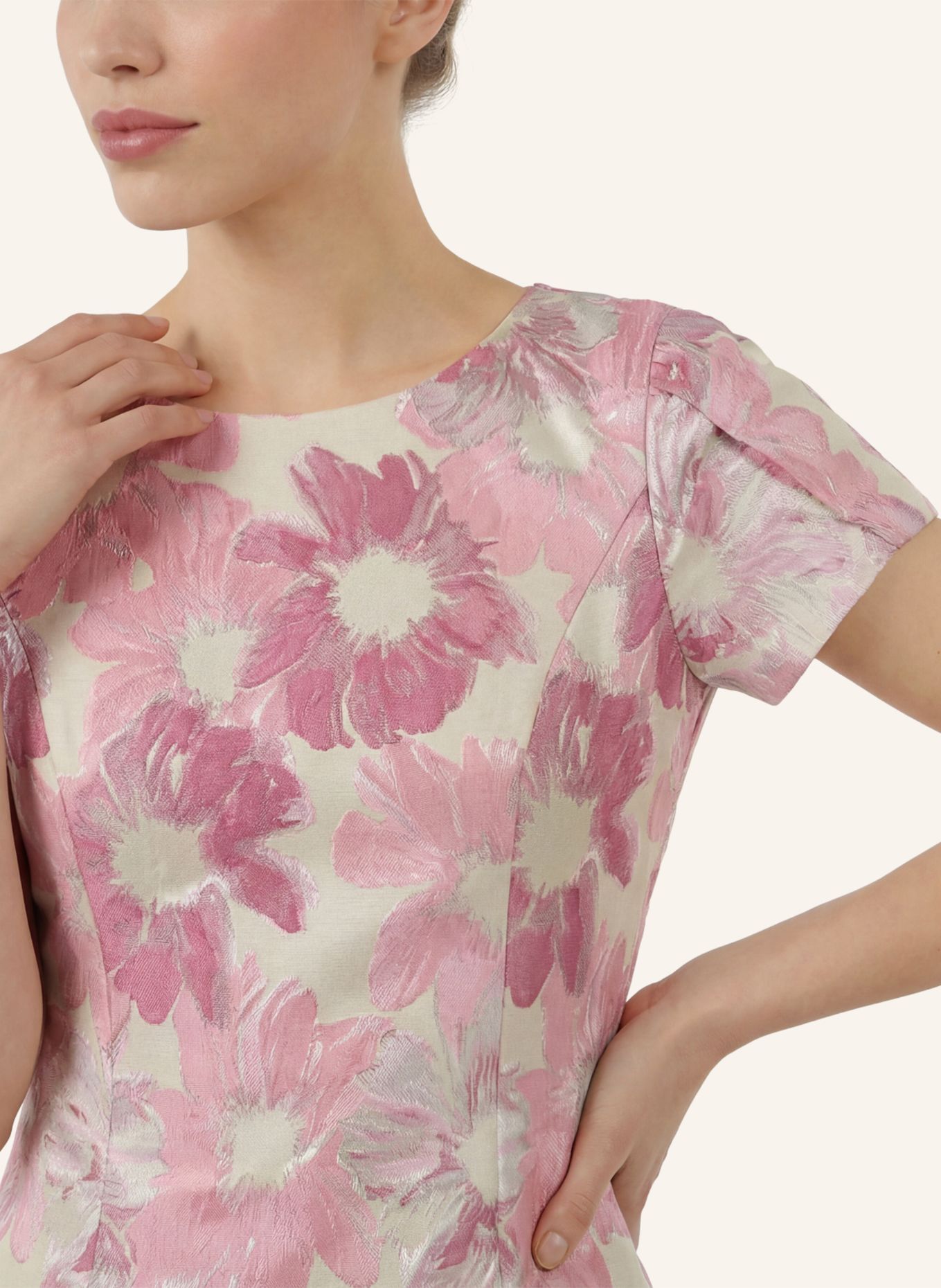 APART Kurzes Jacquardkleid: CREME/ ROSA