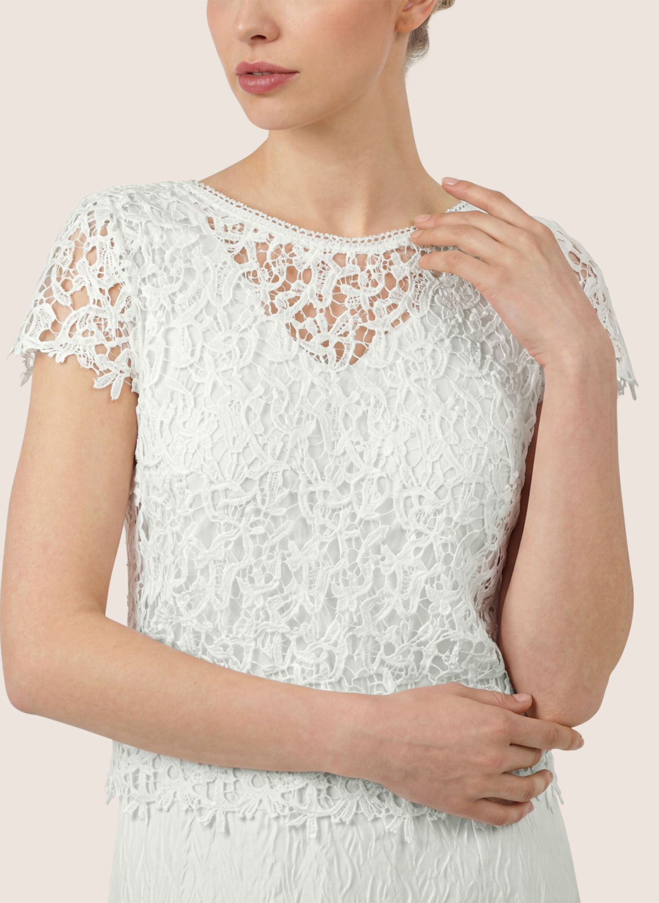 APART Etuikleid mit Spitzenjäckchen: CREME