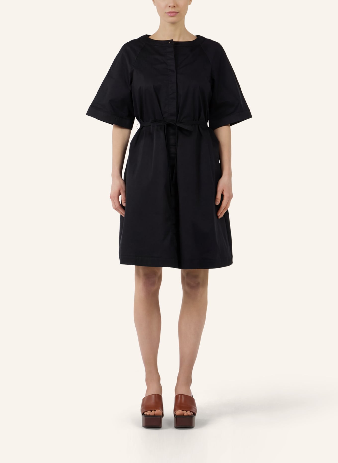 APART Kurzes Kleid: SCHWARZ