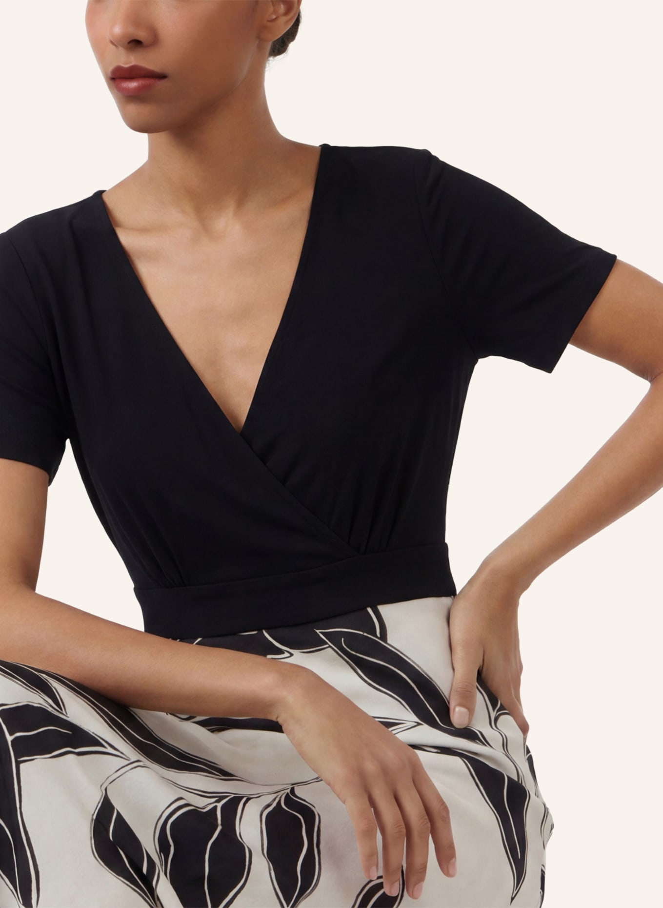 APART Midi Jerseykleid: SCHWARZ/ CREME