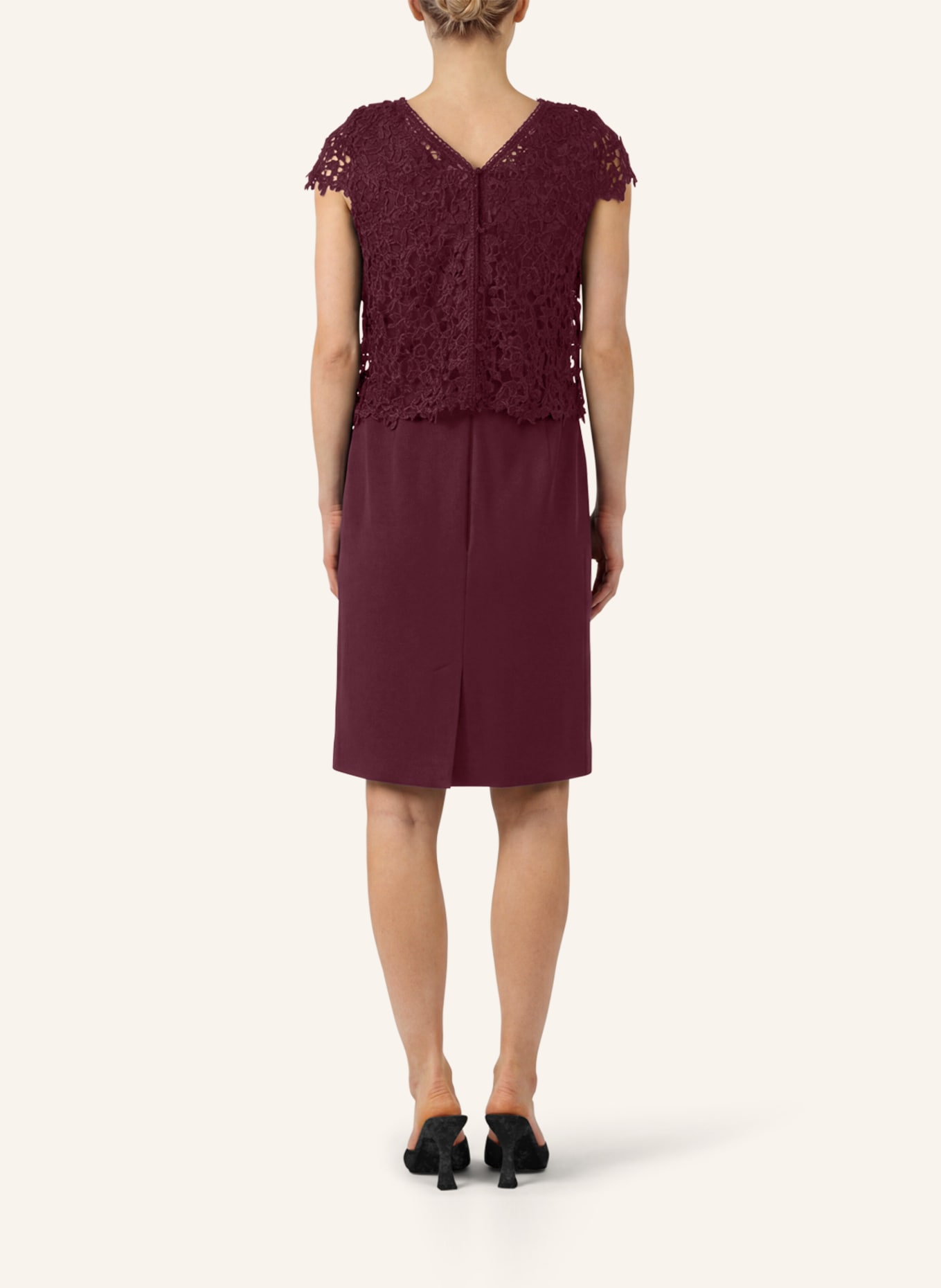 APART Etuikleid mit Spitzenjäckchen: ROT