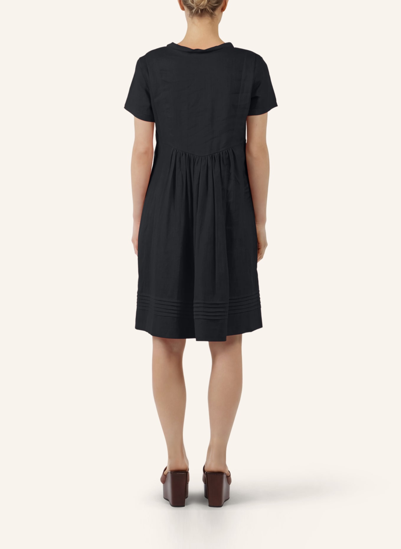 APART Kleid: SCHWARZ