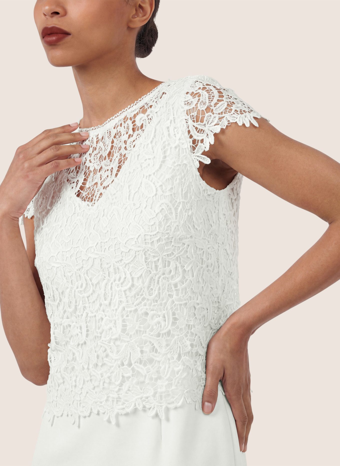 APART Etuikleid mit Spitzenjäckchen: CREME