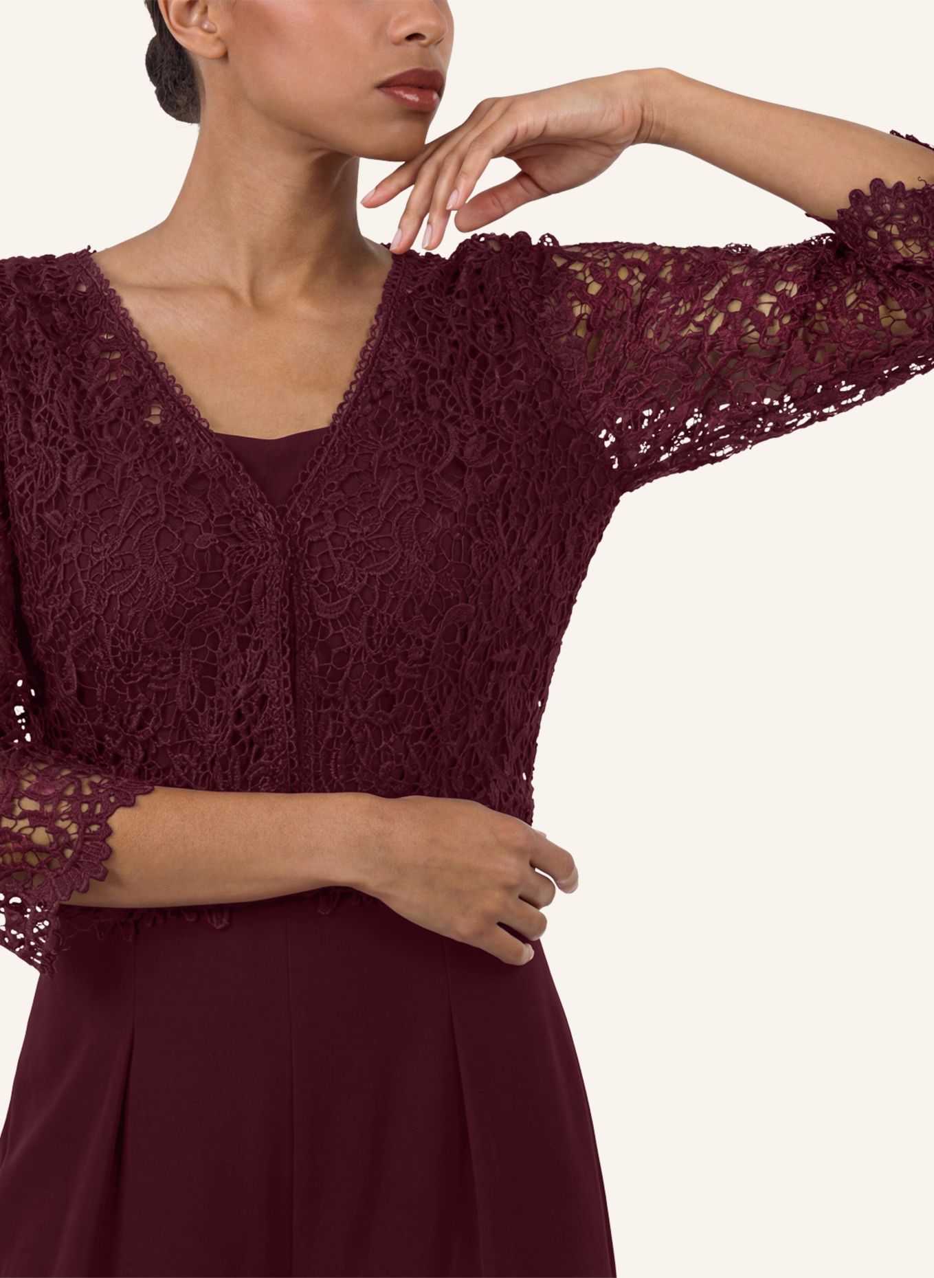 APART Overall mit Spitzenjäckchen: ROT