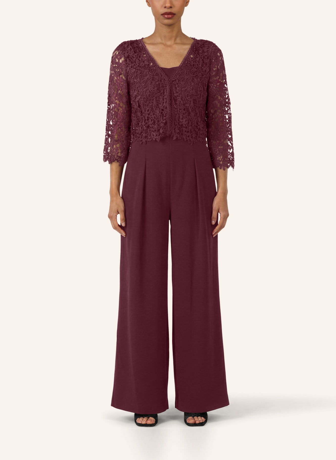 APART Overall mit Spitzenjäckchen: ROT