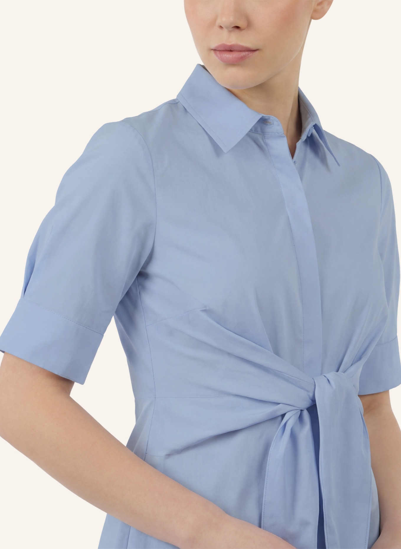 APART Kleid: HELLBLAU