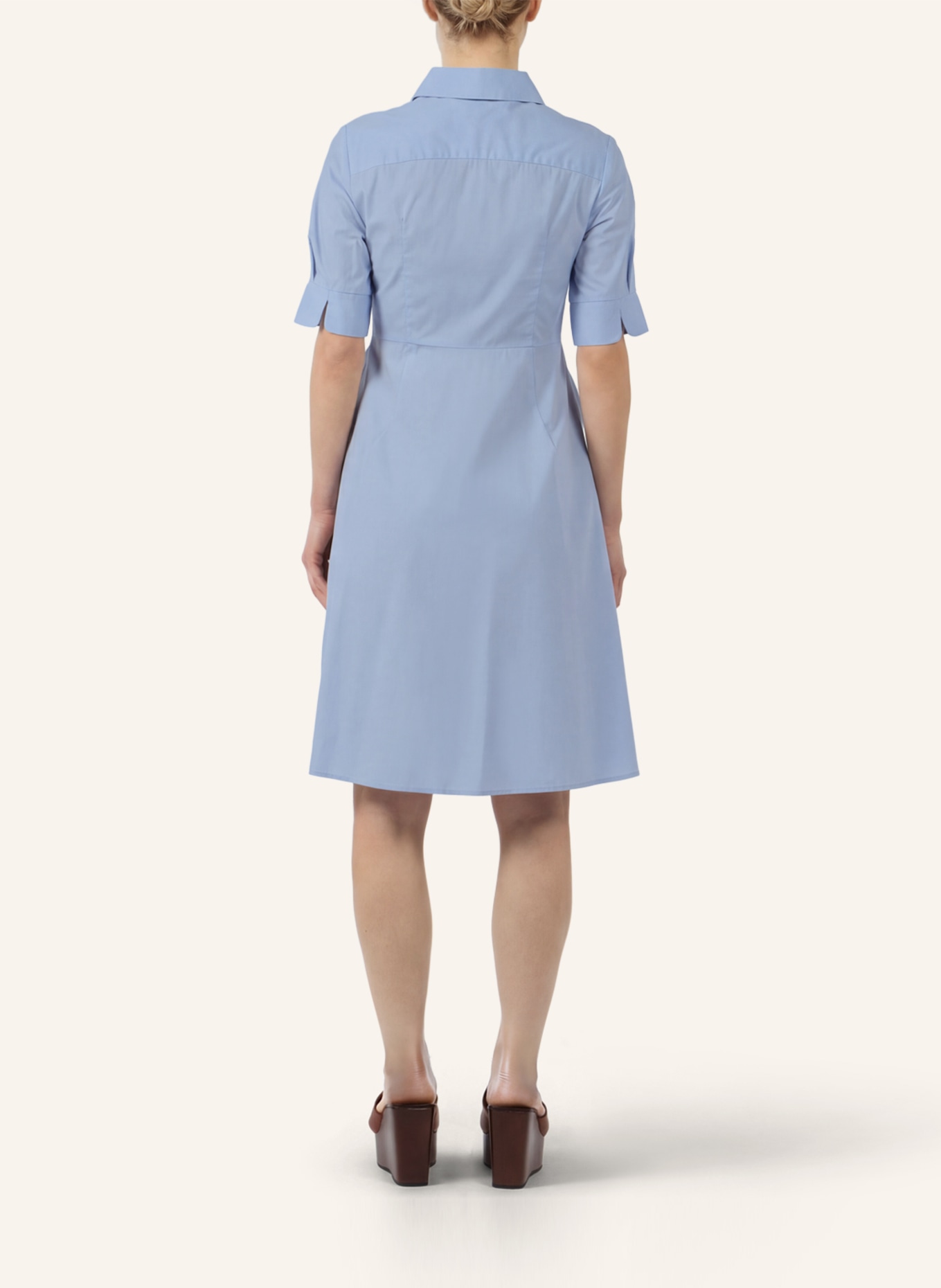 APART Kleid: HELLBLAU