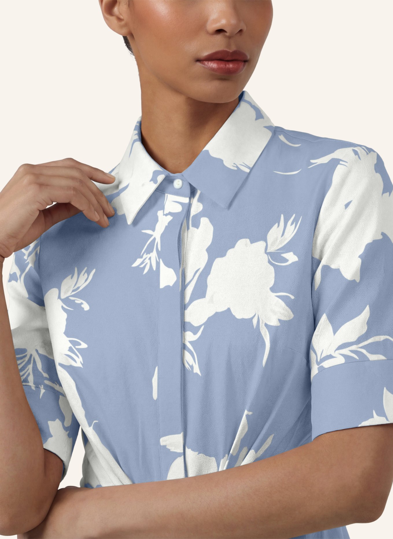 APART Kurzes bedrucktes Kleid: HELLBLAU/ CREME