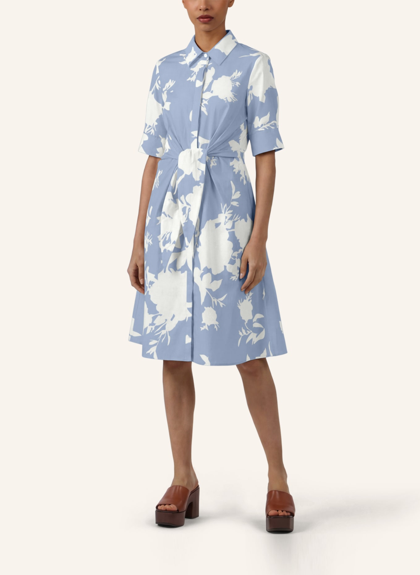 APART Kurzes bedrucktes Kleid: HELLBLAU/ CREME