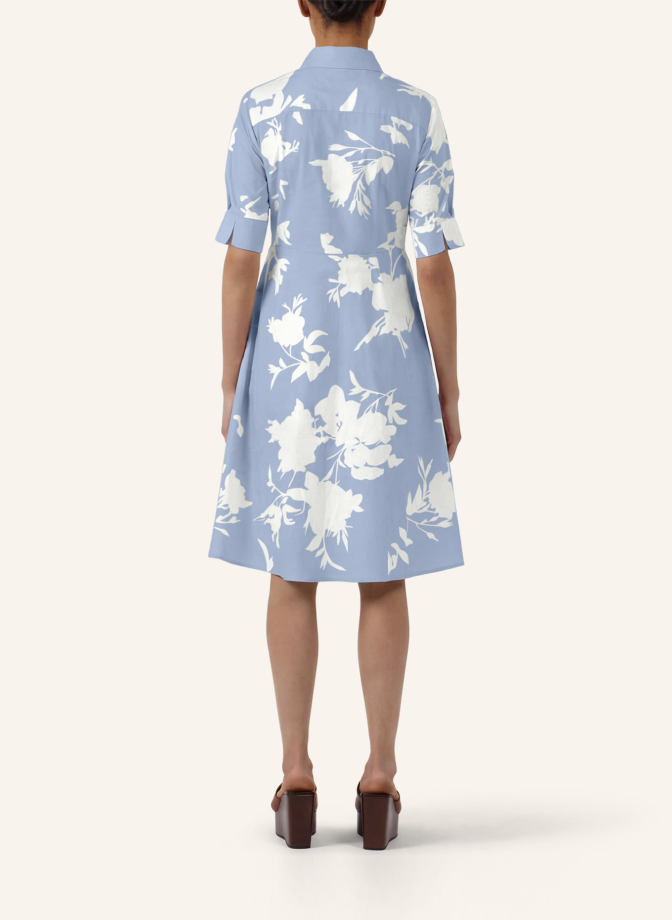 APART Kurzes bedrucktes Kleid: HELLBLAU/ CREME