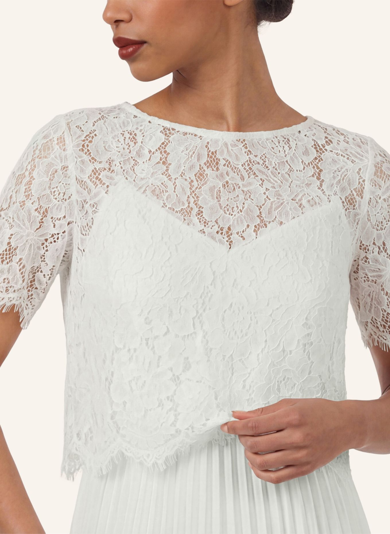 APART Set: Abendkleid und Blusenshirt aus Spitze: CREME