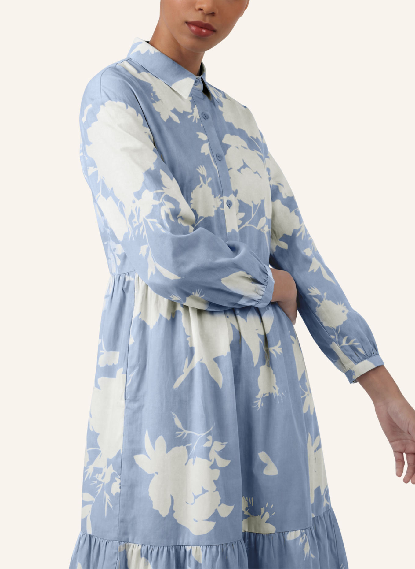 APART Midi Kleid: HELLBLAU/ CREME