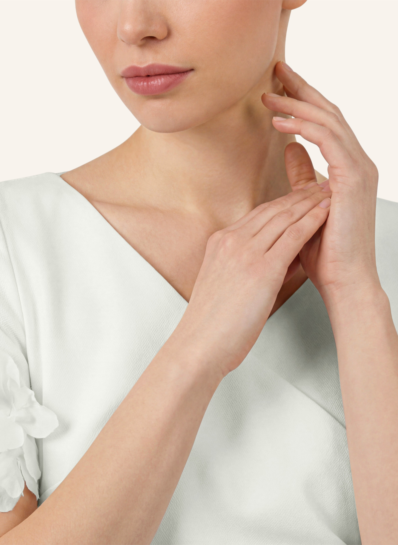 APART Kurzes Hochzeitskleid: CREME