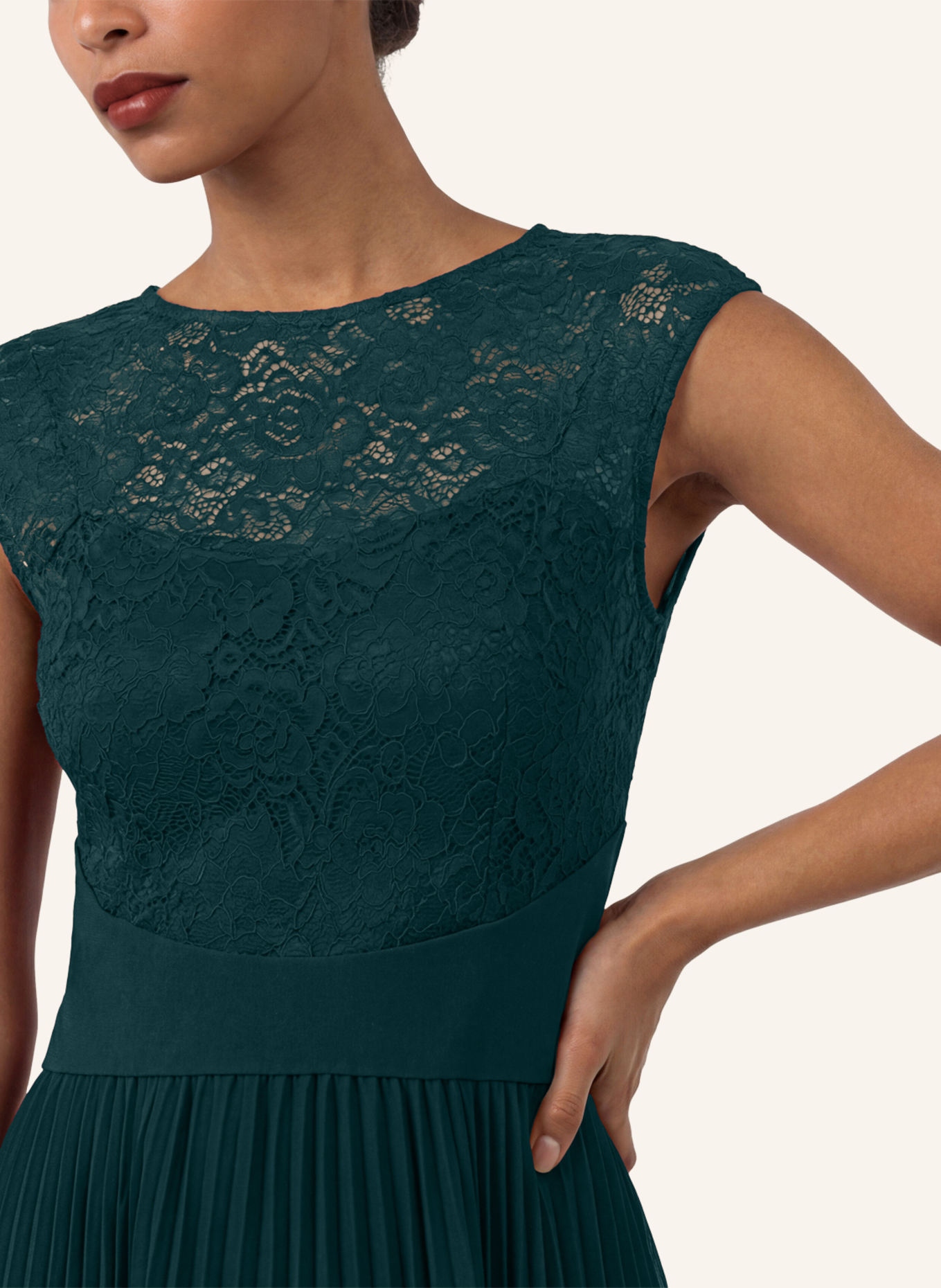 APART Cocktailkleid: DUNKELGRÜN