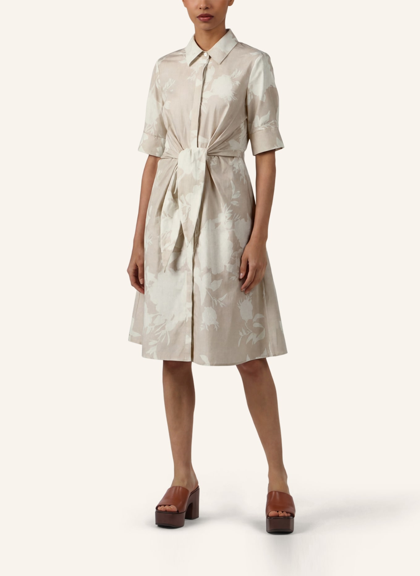 APART Kurzes bedrucktes Kleid: BEIGE/ WEISS