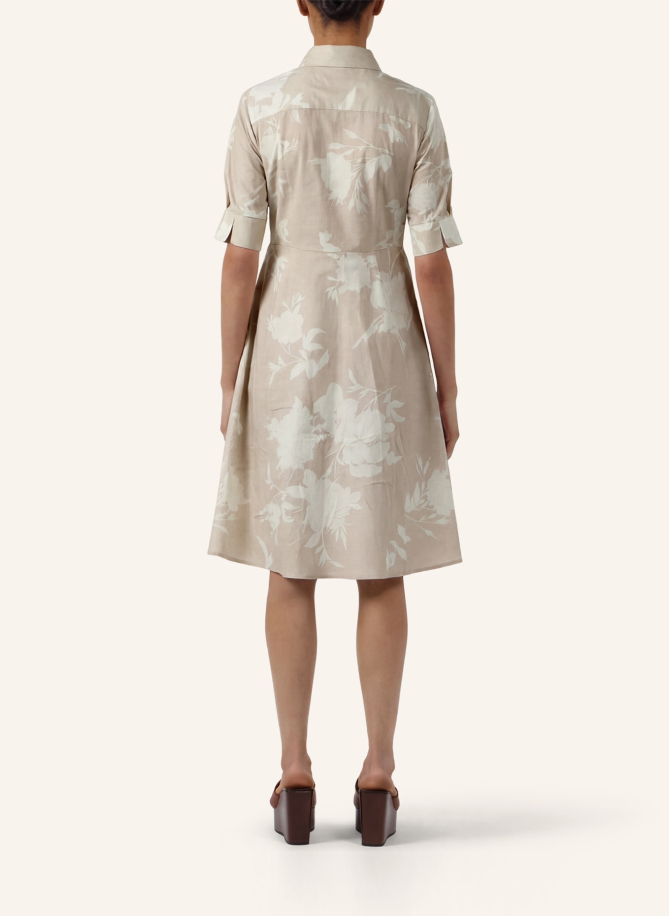 APART Kurzes bedrucktes Kleid: BEIGE/ WEISS