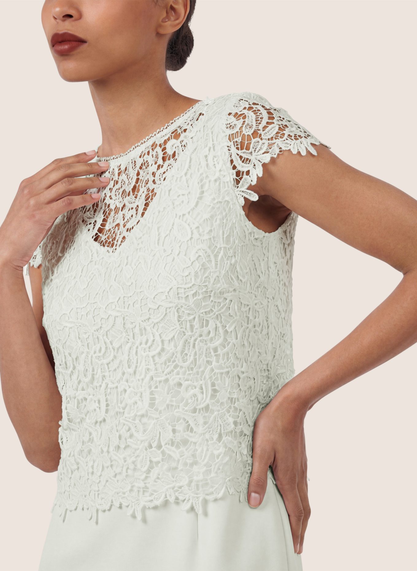 APART Etuikleid mit Spitzenjäckchen: CREME