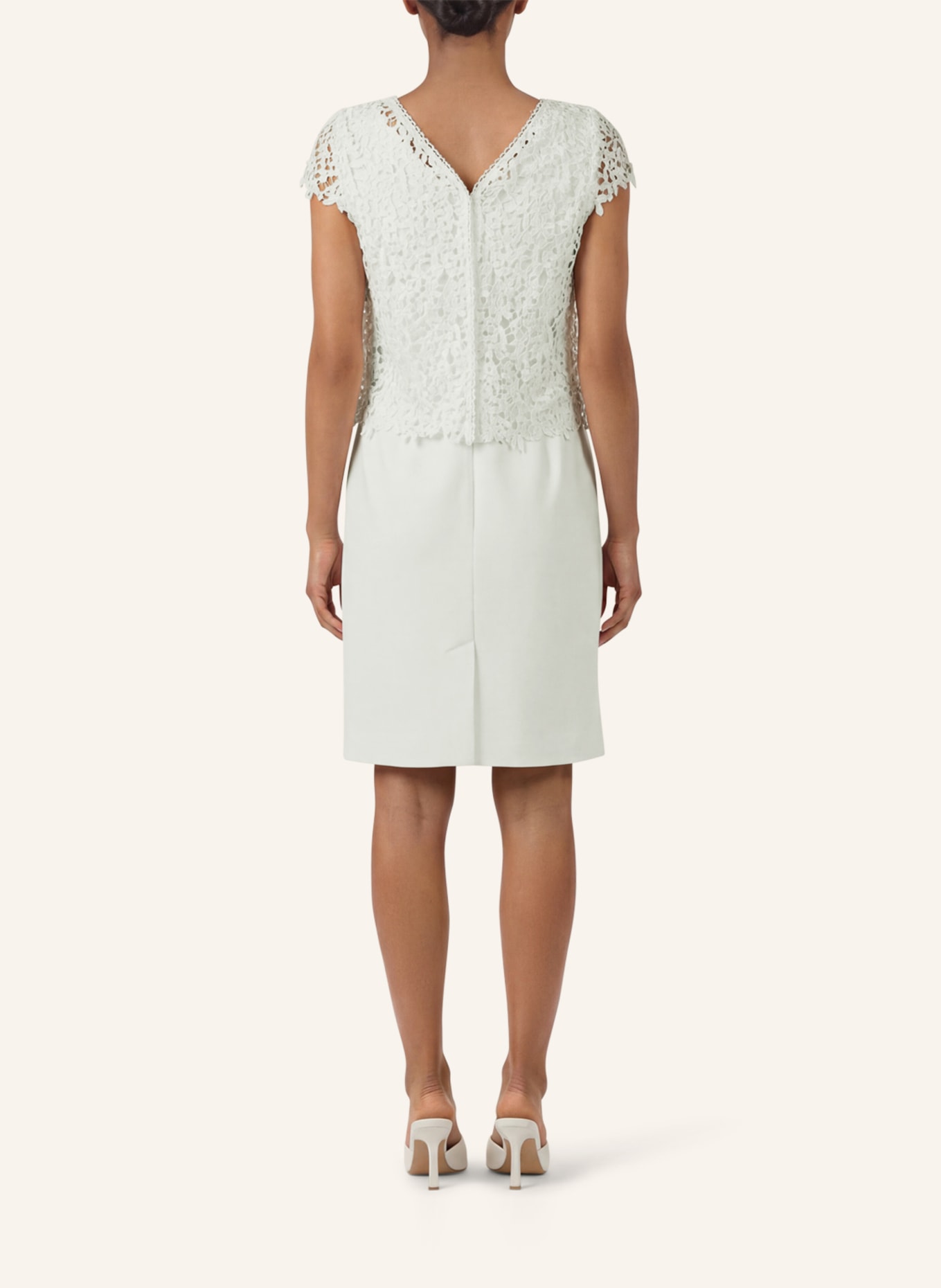 APART Etuikleid mit Spitzenjäckchen: CREME