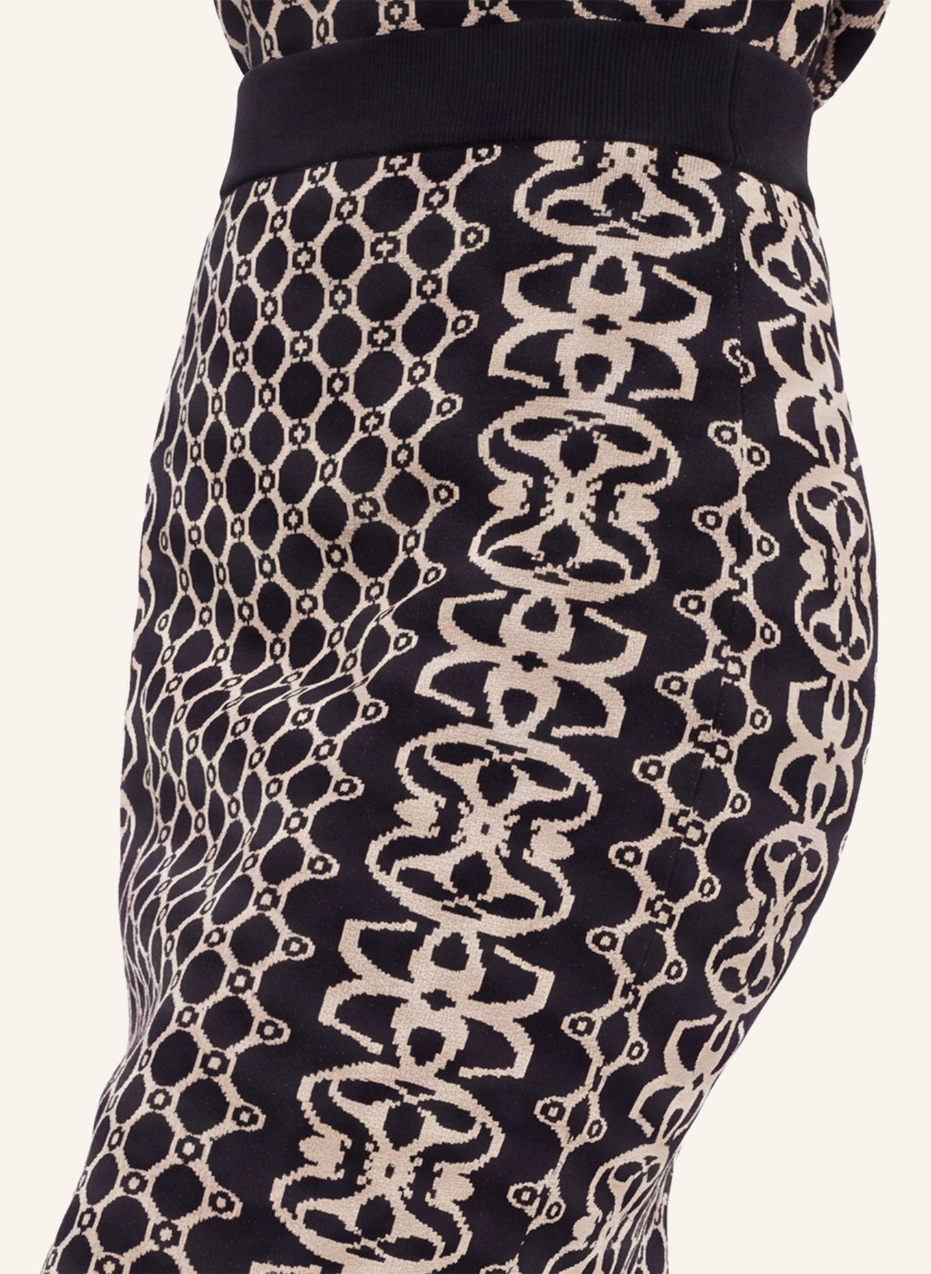 APART Jacquard Strickrock: SCHWARZ / BEIGE