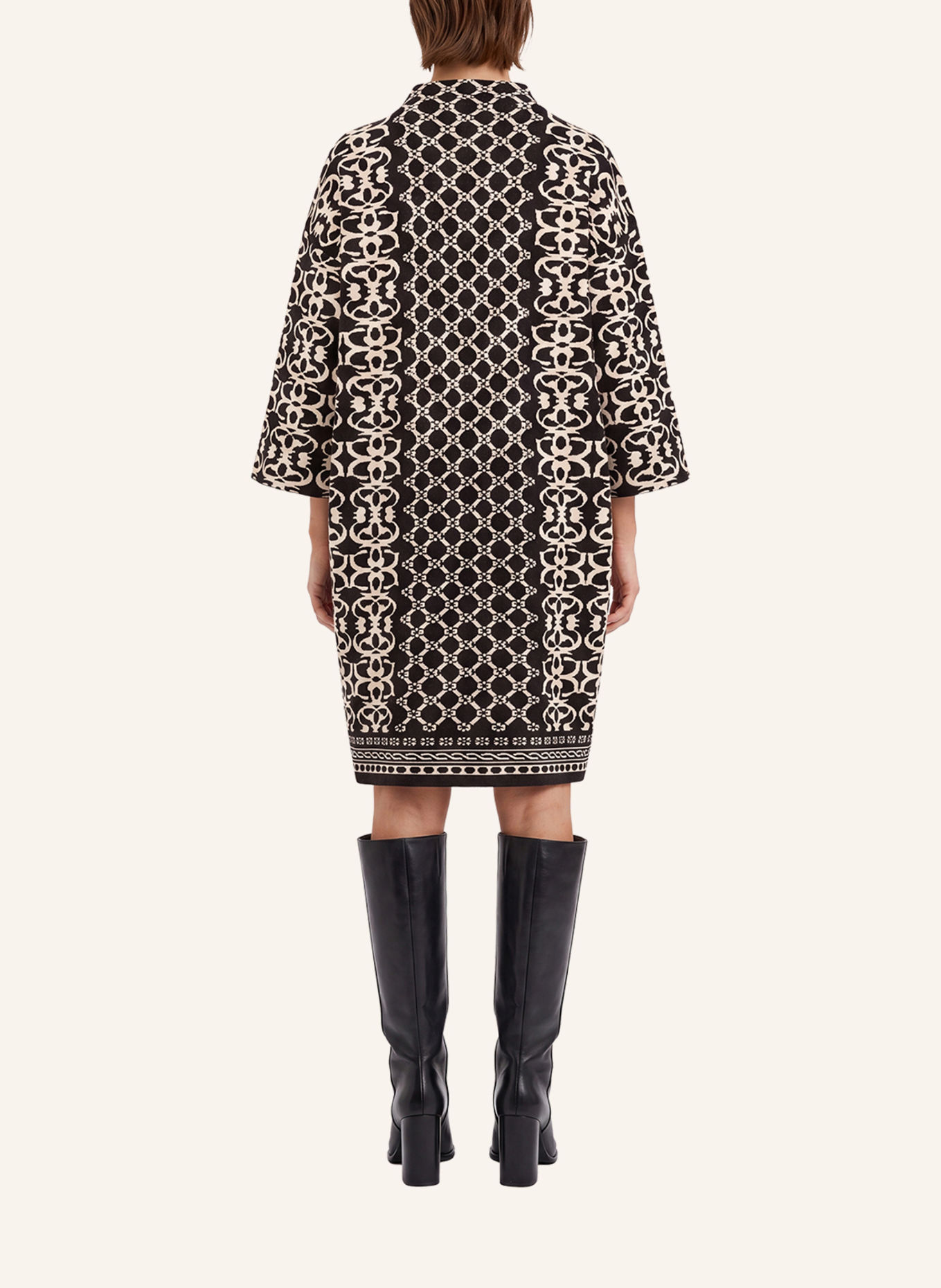 APART Jacquard Strickkleid: SCHWARZ / BEIGE