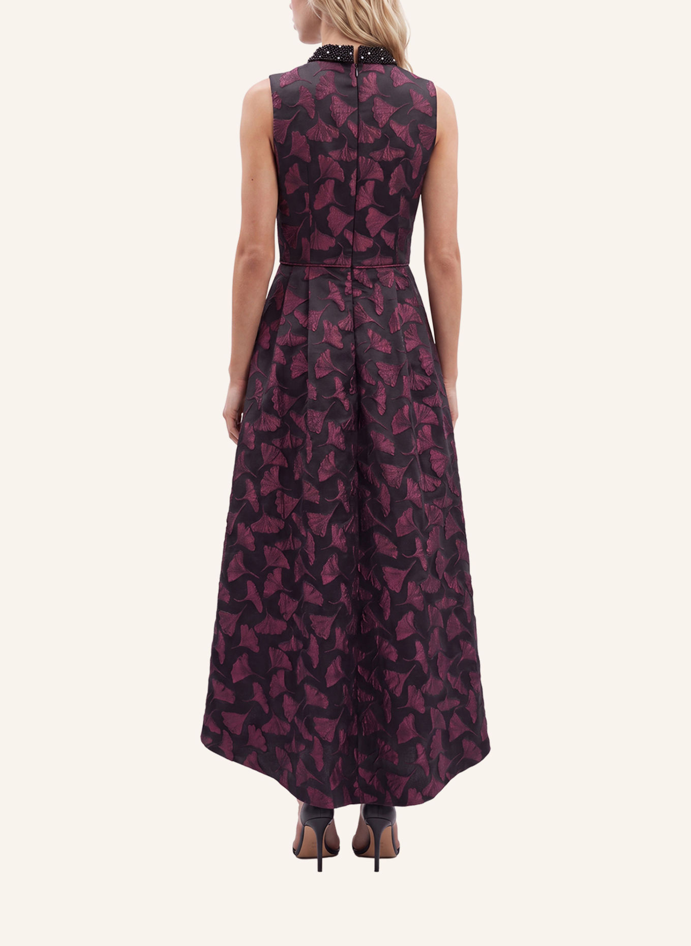APART Jacquard Kleid: SCHWARZ / ROT